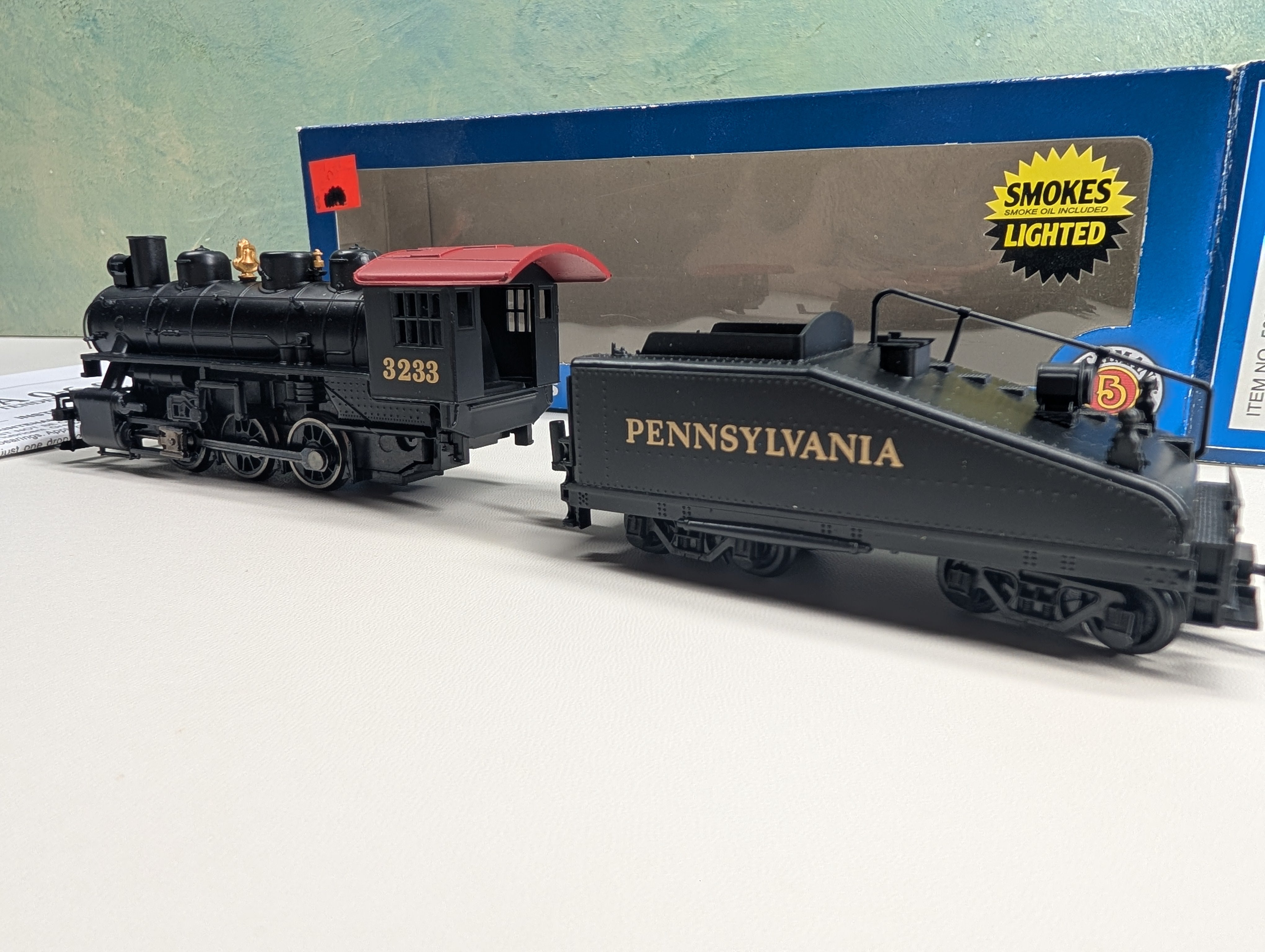 Bachmann 50614 HO Scale USRA 0-6-0 Steam Locomotive and Slop Tender w/ Smoke Pennsylvania #3233 Runs Great DC