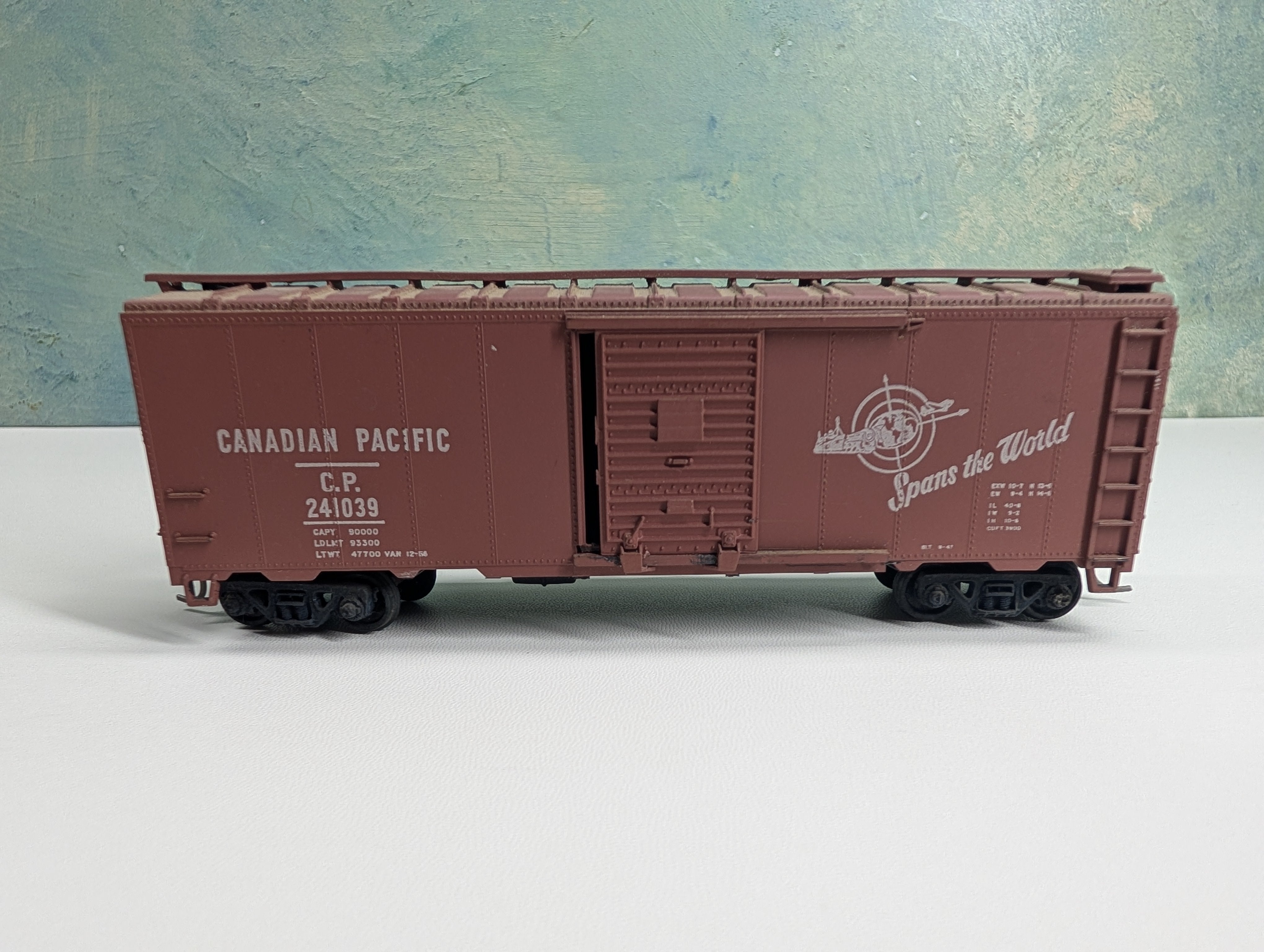 USED Athearn HO Scale 40' Box Car Canadian Pacific CP #241039