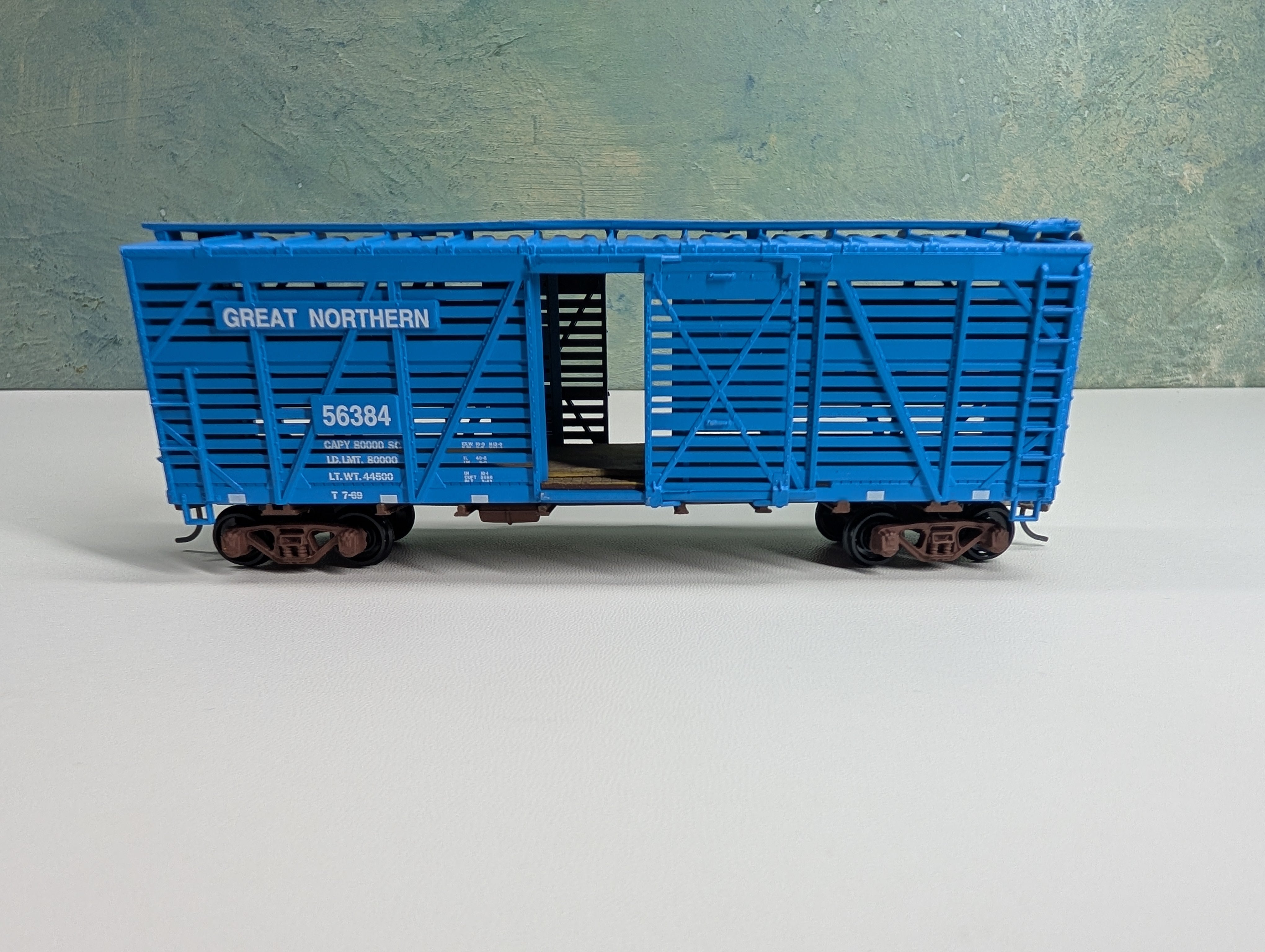 USED Athearn HO Scale 40' Stock Car Great Northern GN #56384 Painted Bottom