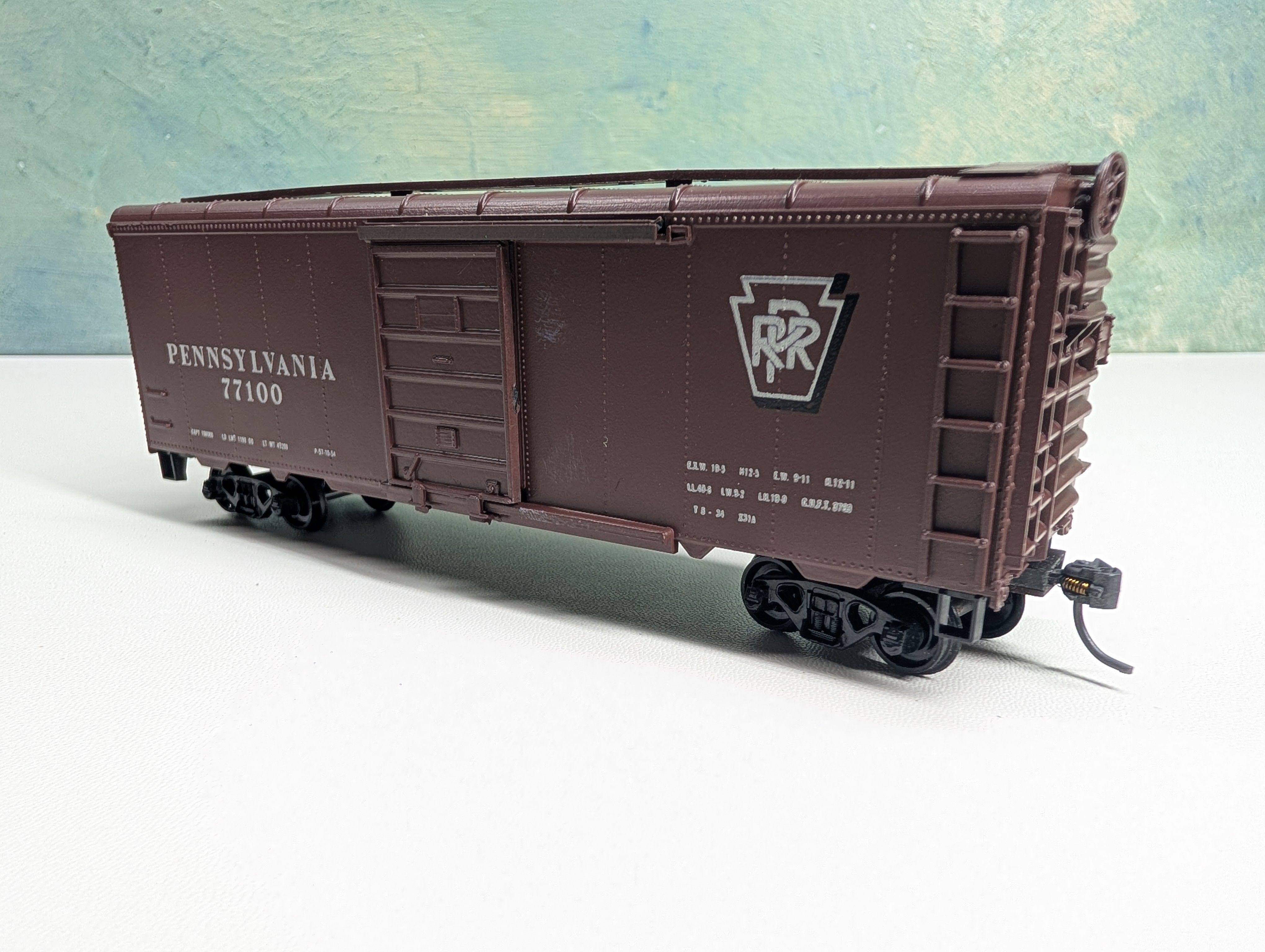 USED Roundhouse HO Scale 40' Roundtop Box Car Pennsylvania PRR #77100