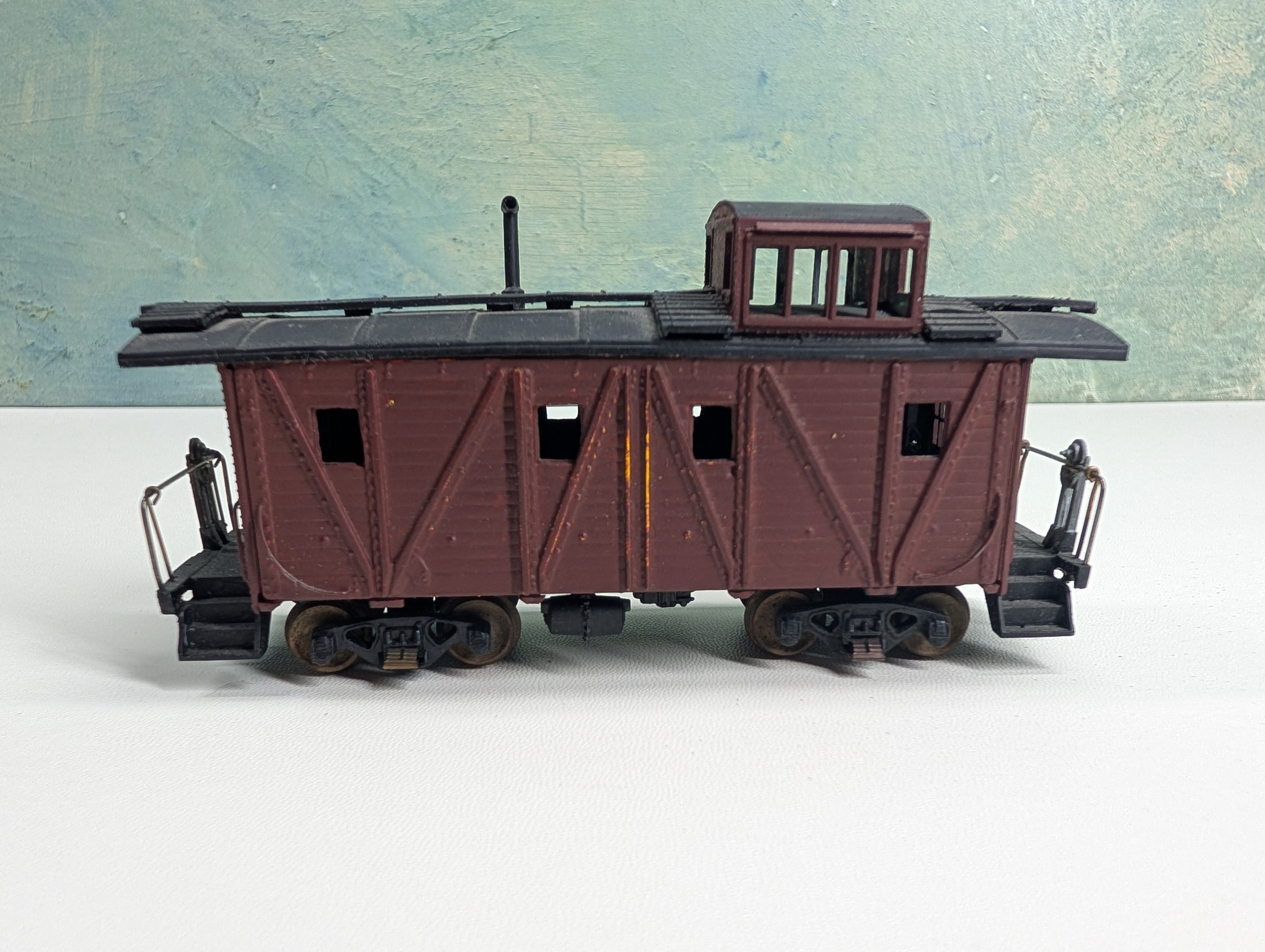 USED Roundhouse HO Scale All Metal Caboose Truss Side Undecorated