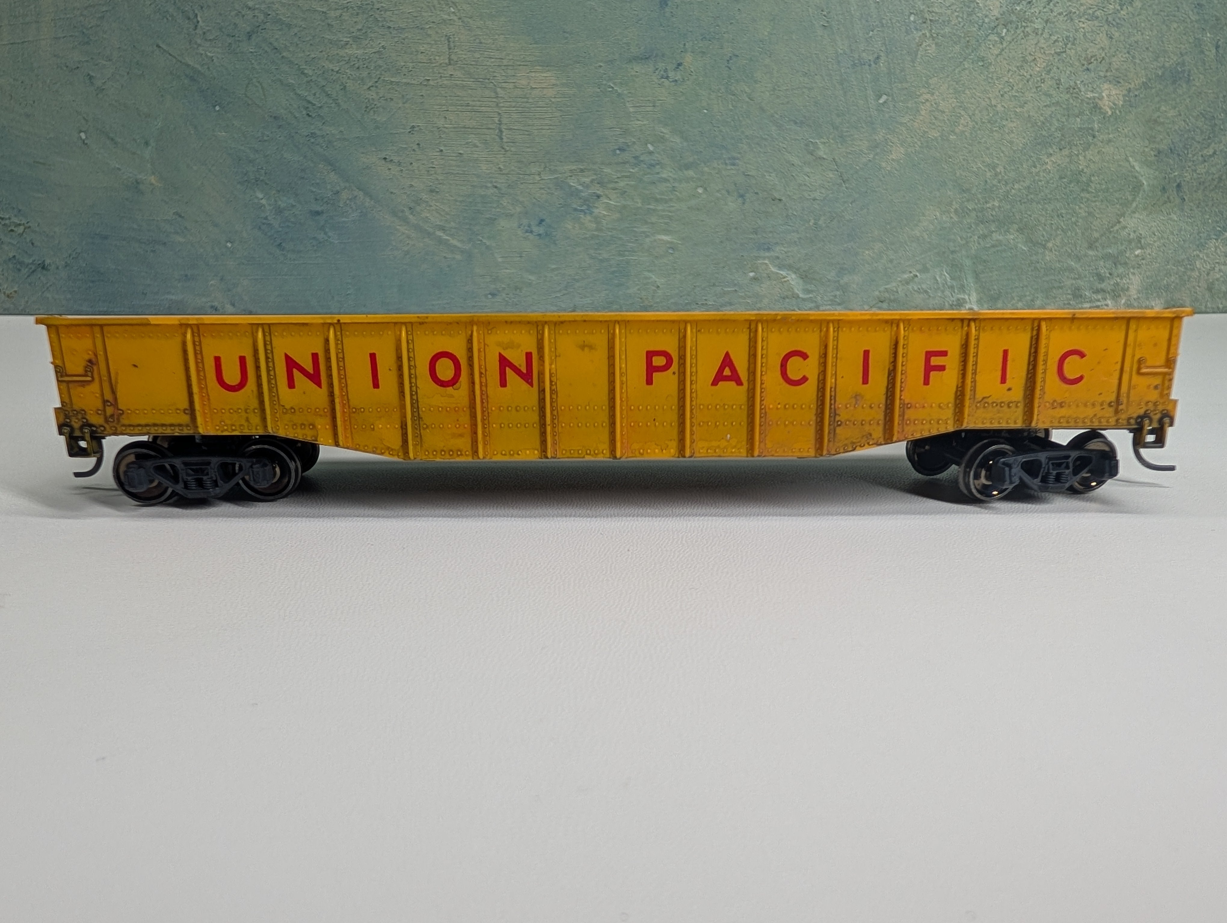 USED HO Scale Weathered Gondola w/ Kato Trucks Union Pacific