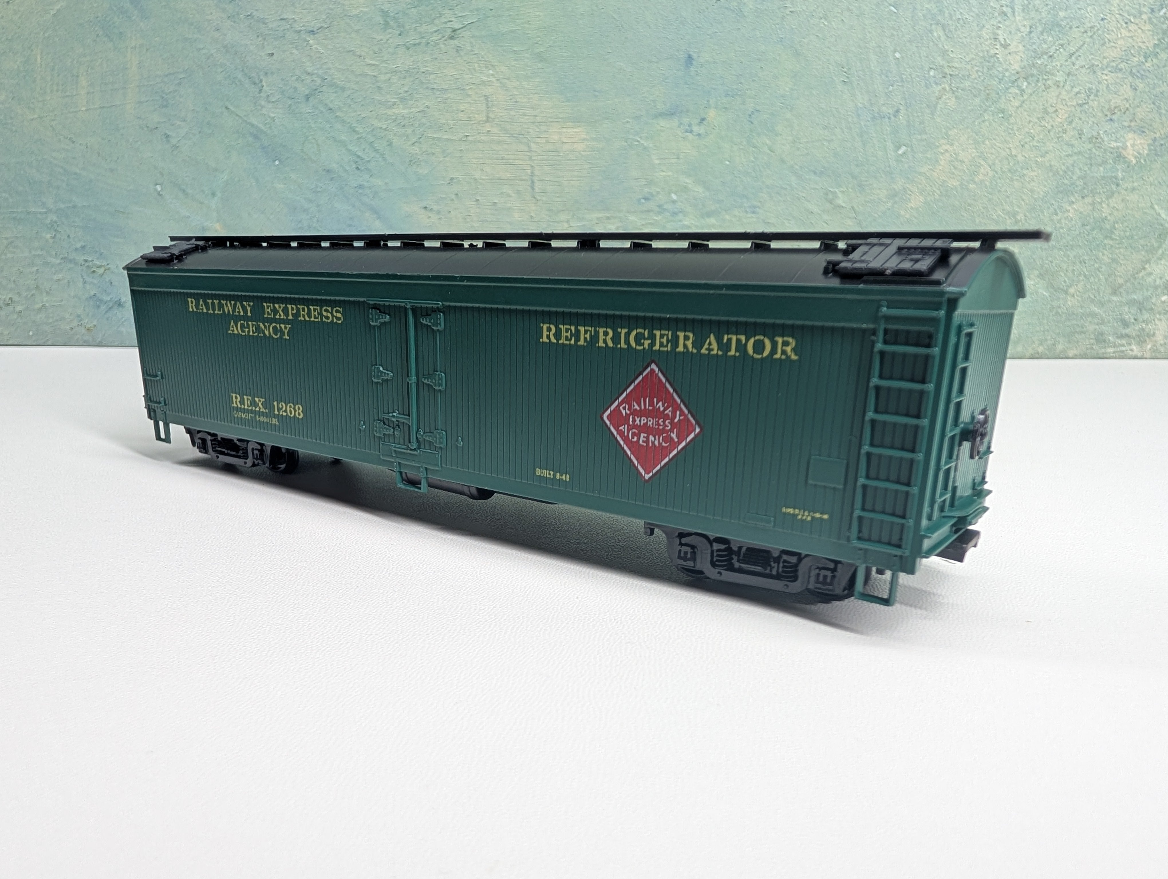USED Athearn HO Scale Express Reefer Railway Express Agency REX #1268