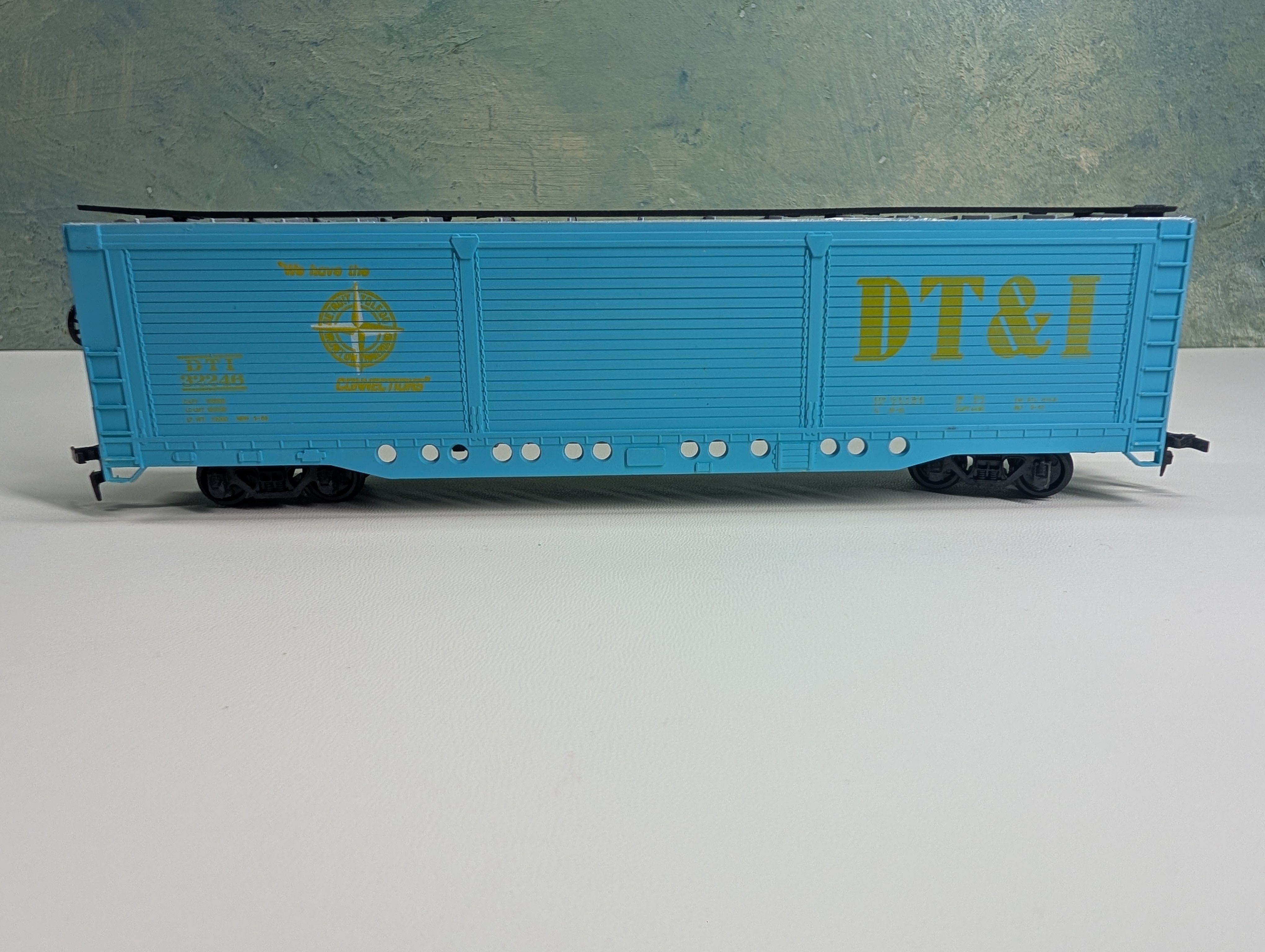 USED AHM HO Scale All Door Box Car DT&I #32246