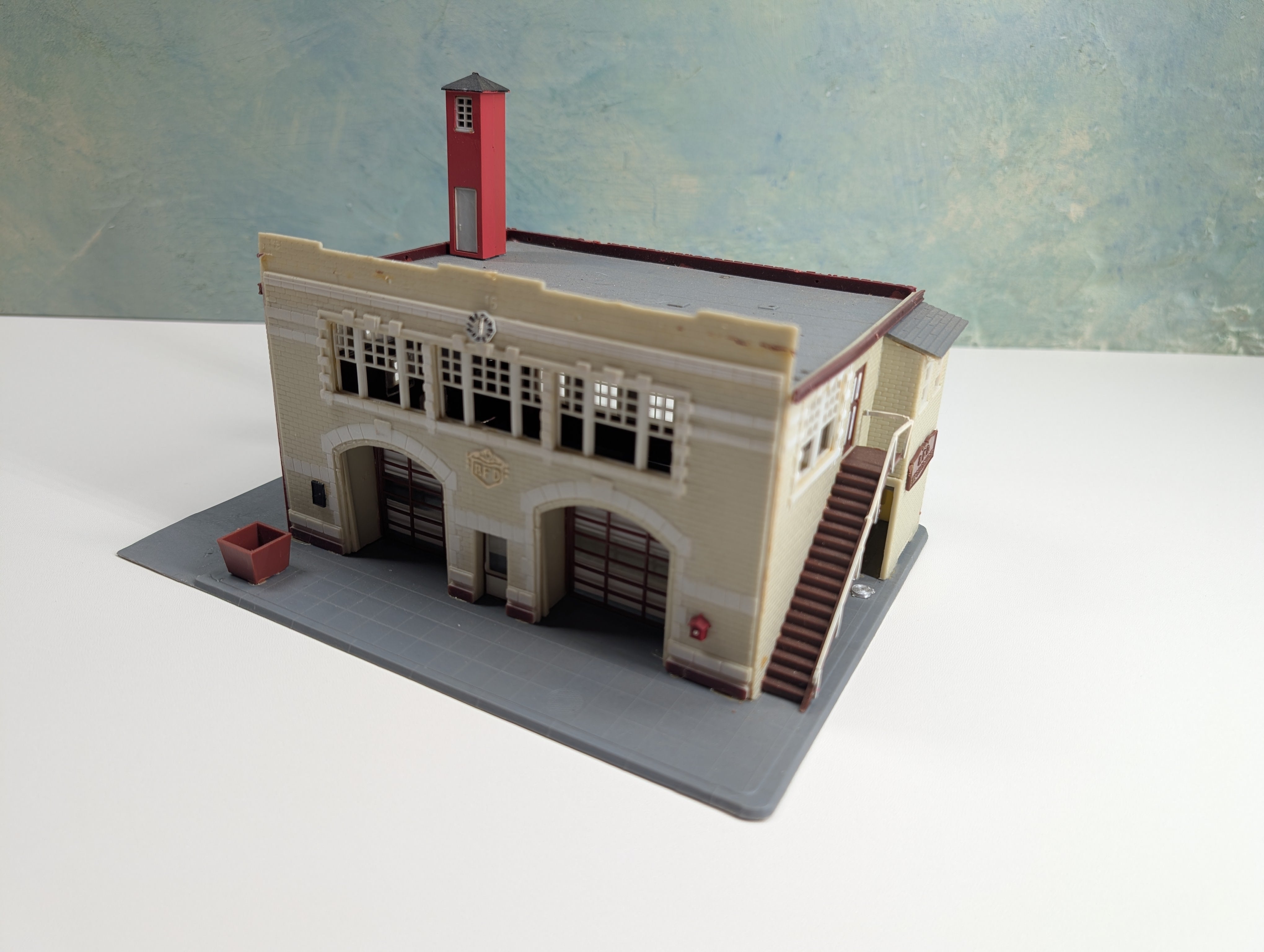 USED HO Scale Police Station