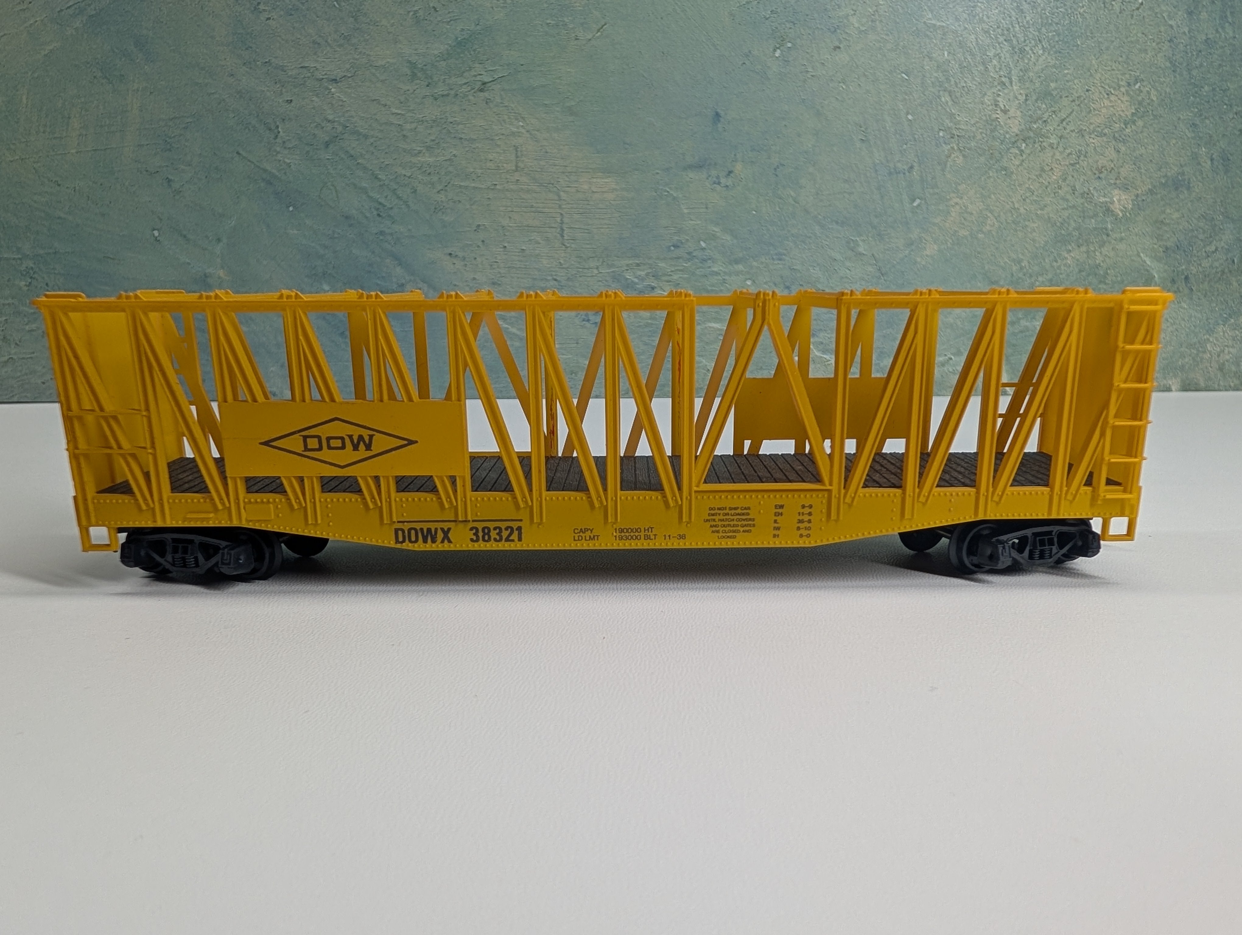 USED Roco HO Scale Container Carrier Car DOW #38321