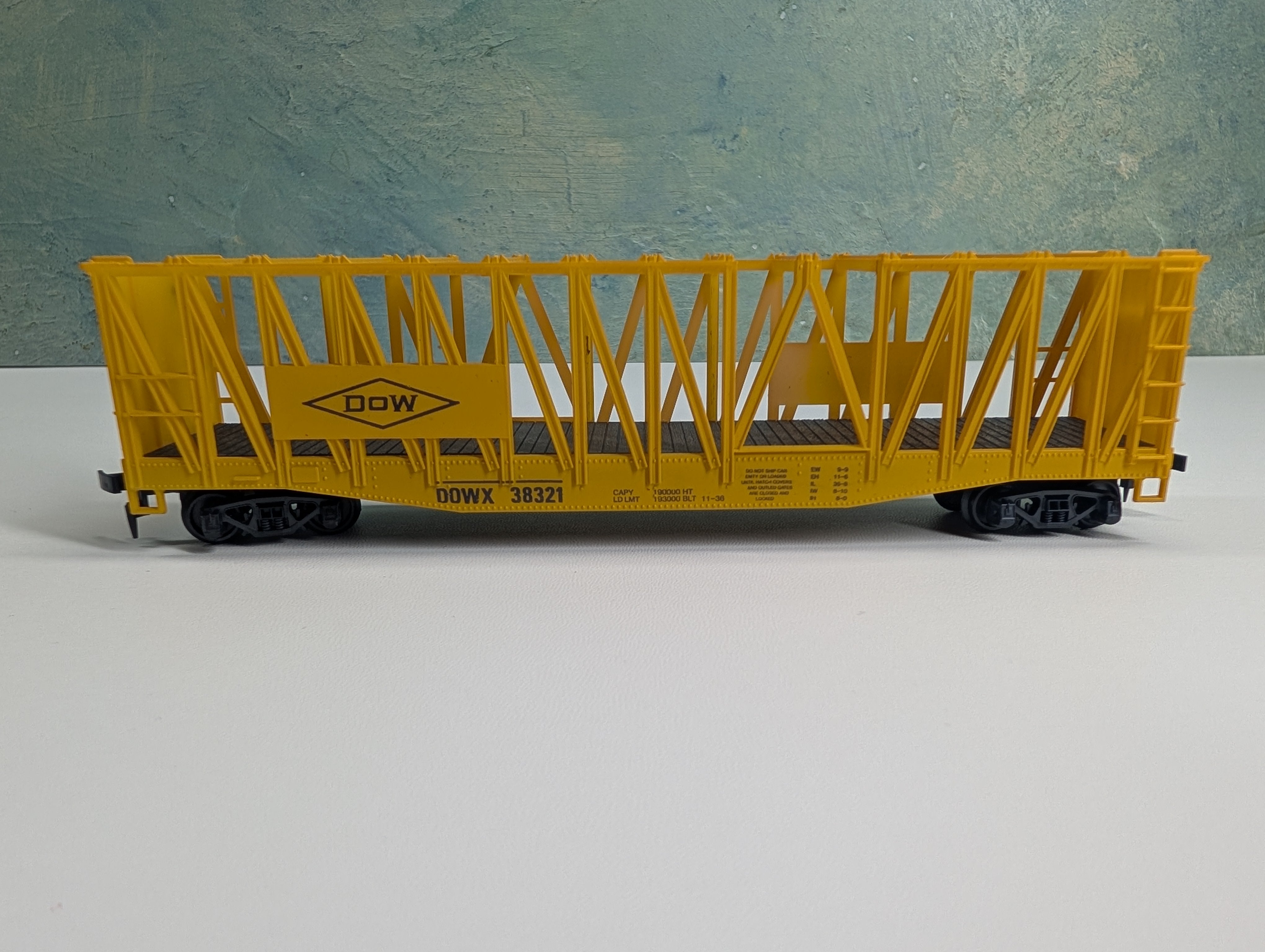 USED Roco HO Scale Container Carrier Car DOW #38321