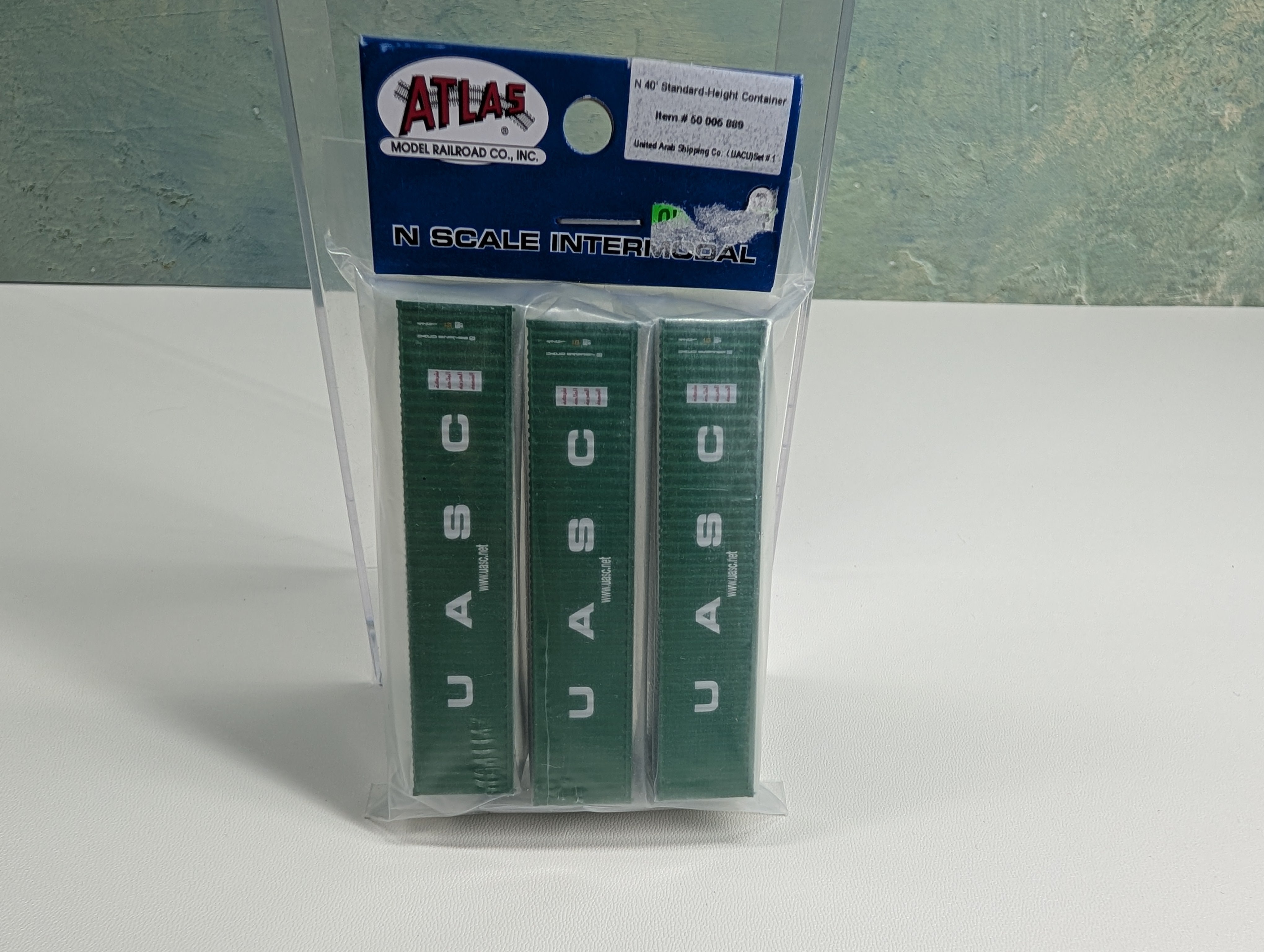 Atlas 50005889 N Scale 40' Standard Container UASC (3 pcs)