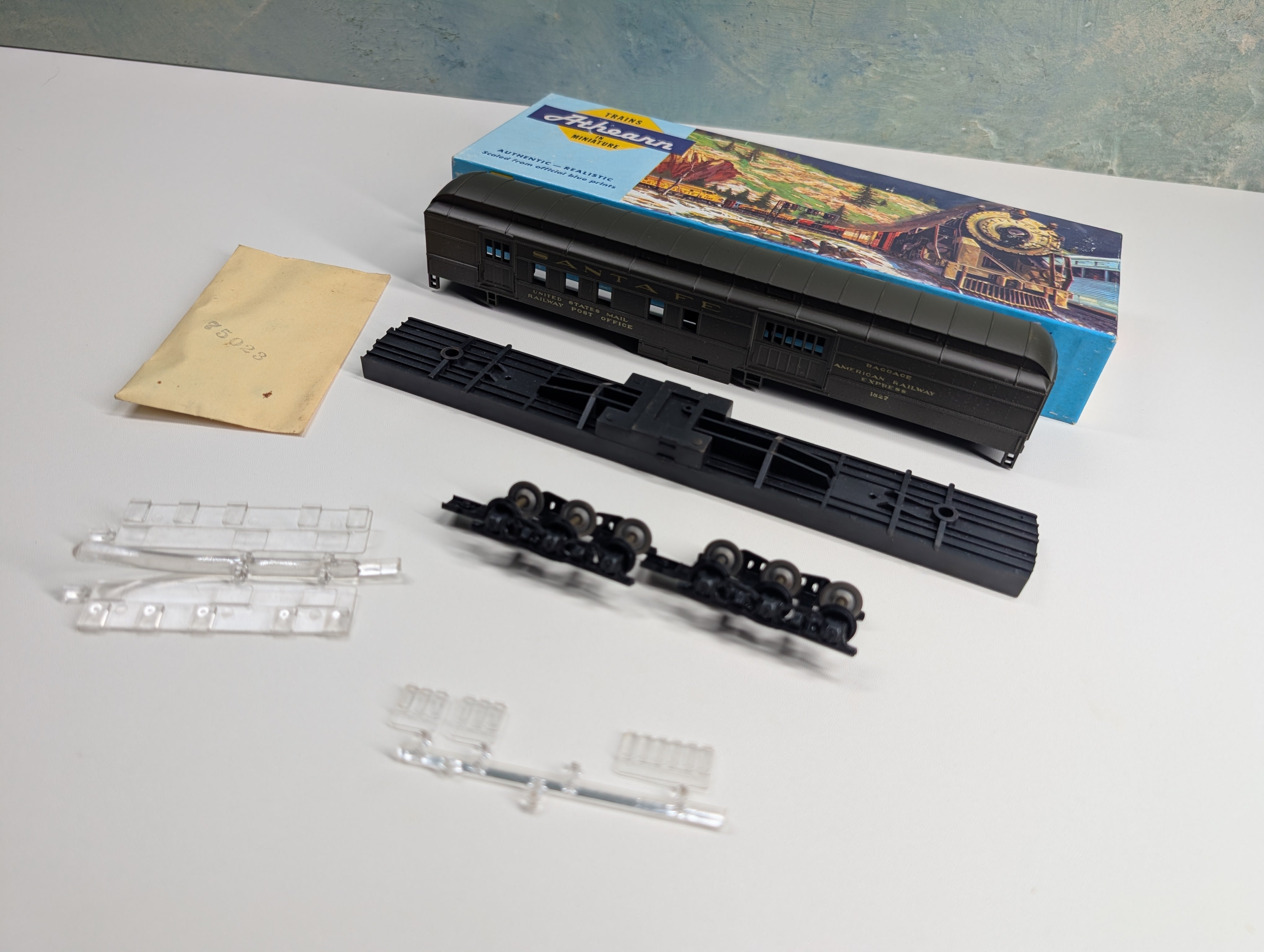 USED Athearn HO Scale RPO Passenger Car Santa Fe #1827 KIT