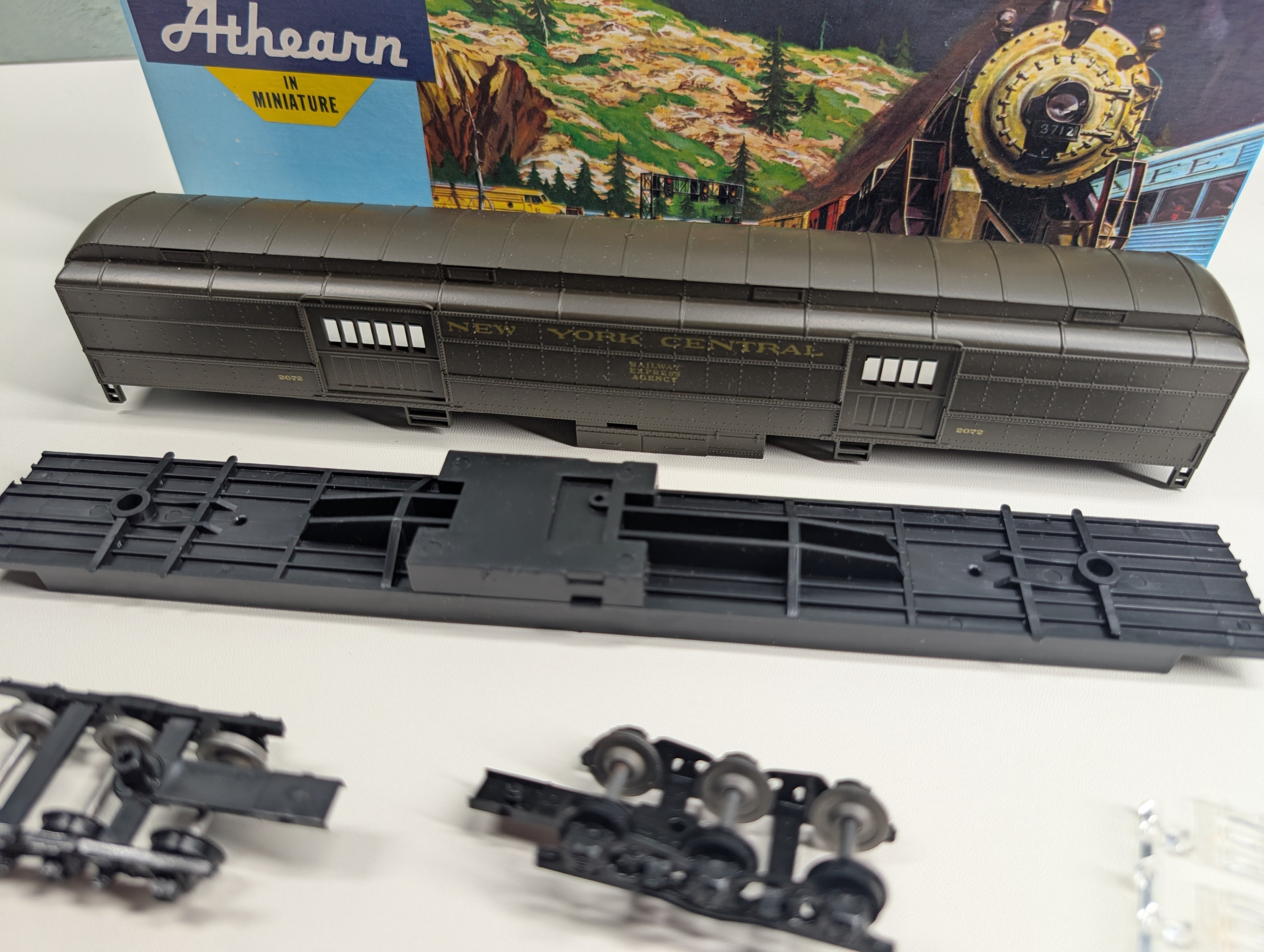 USED Athearn HO Scale Baggage Passenger Car New York Central NYC #2072 KIT