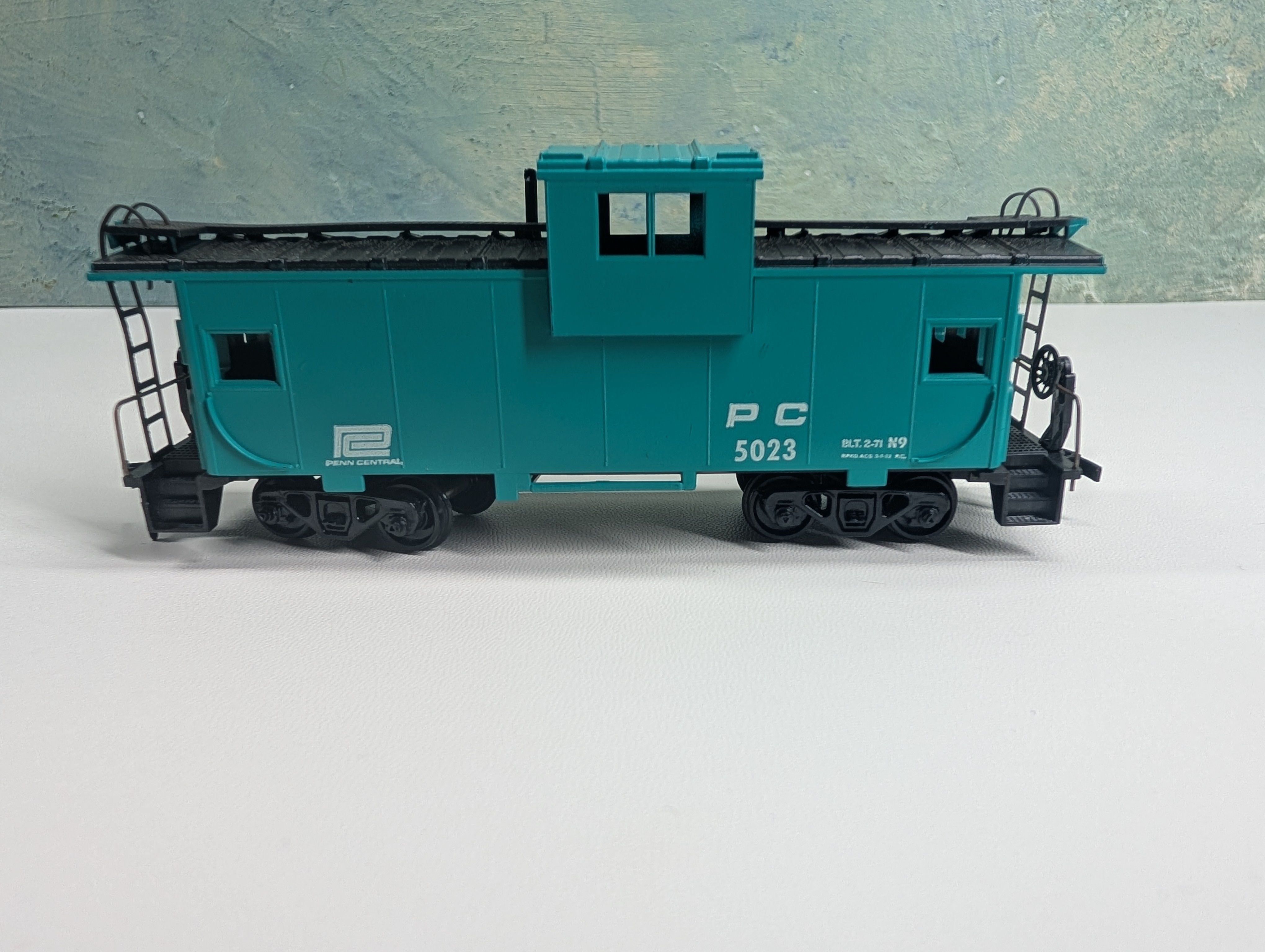 USED Athearn HO Scale Wide Vision Caboose Penn Central PC #5023