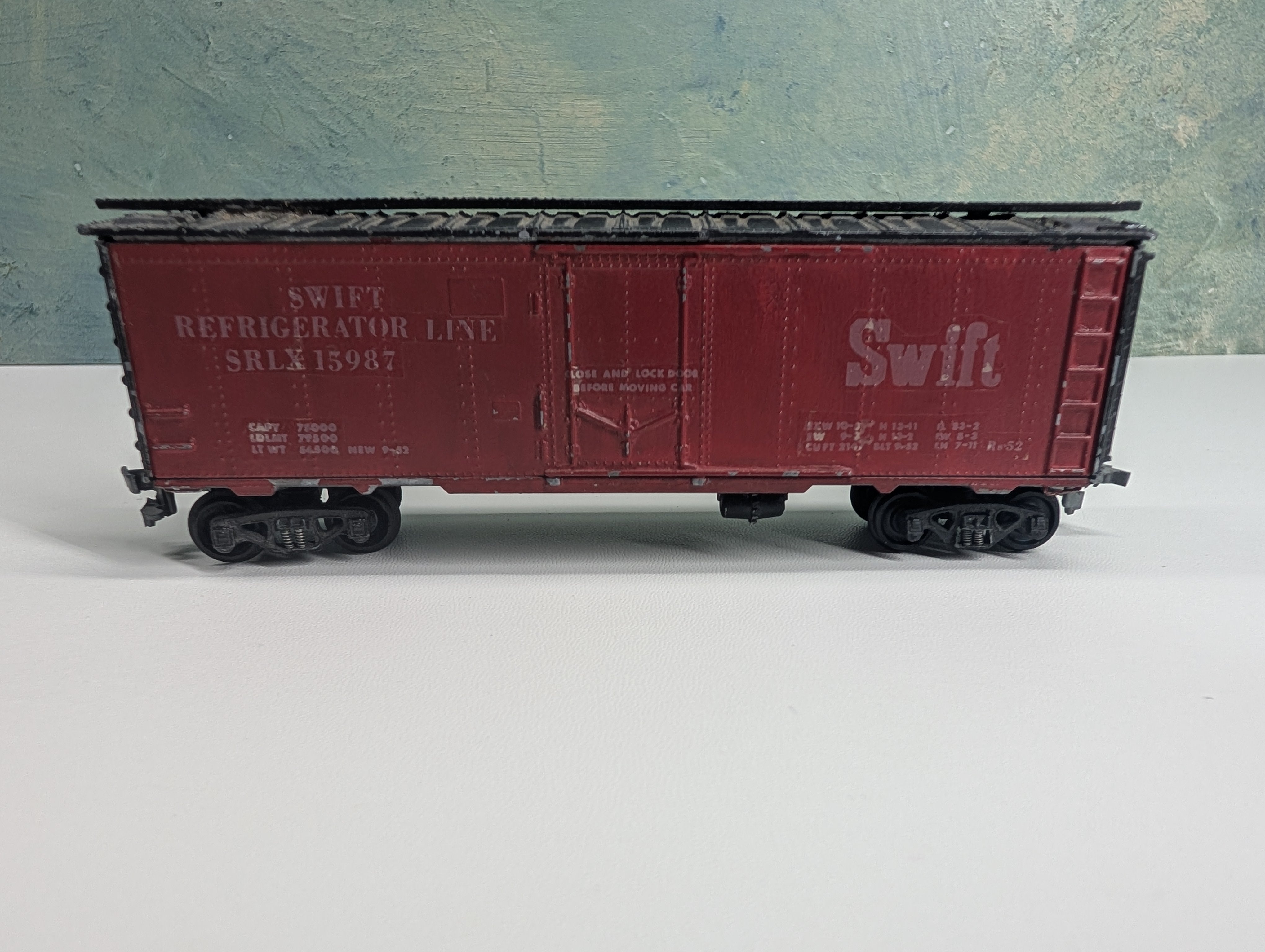 USED Roundhouse HO Scale All Metal 40' Box Car Swift SRLX #15987