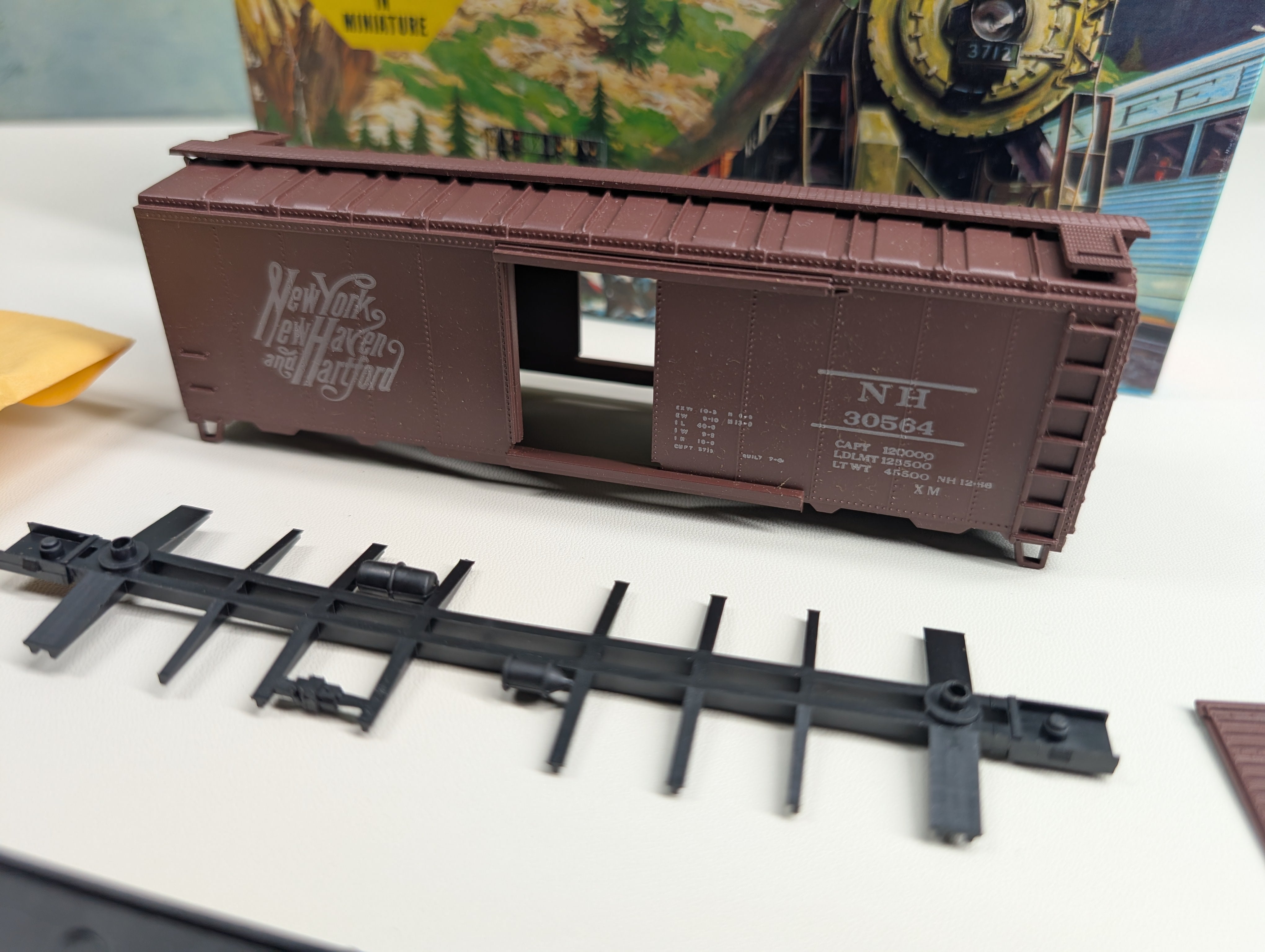 USED Athearn HO Scale 40' Box Car New York, New Haven and Hartford NH #90564 KIT