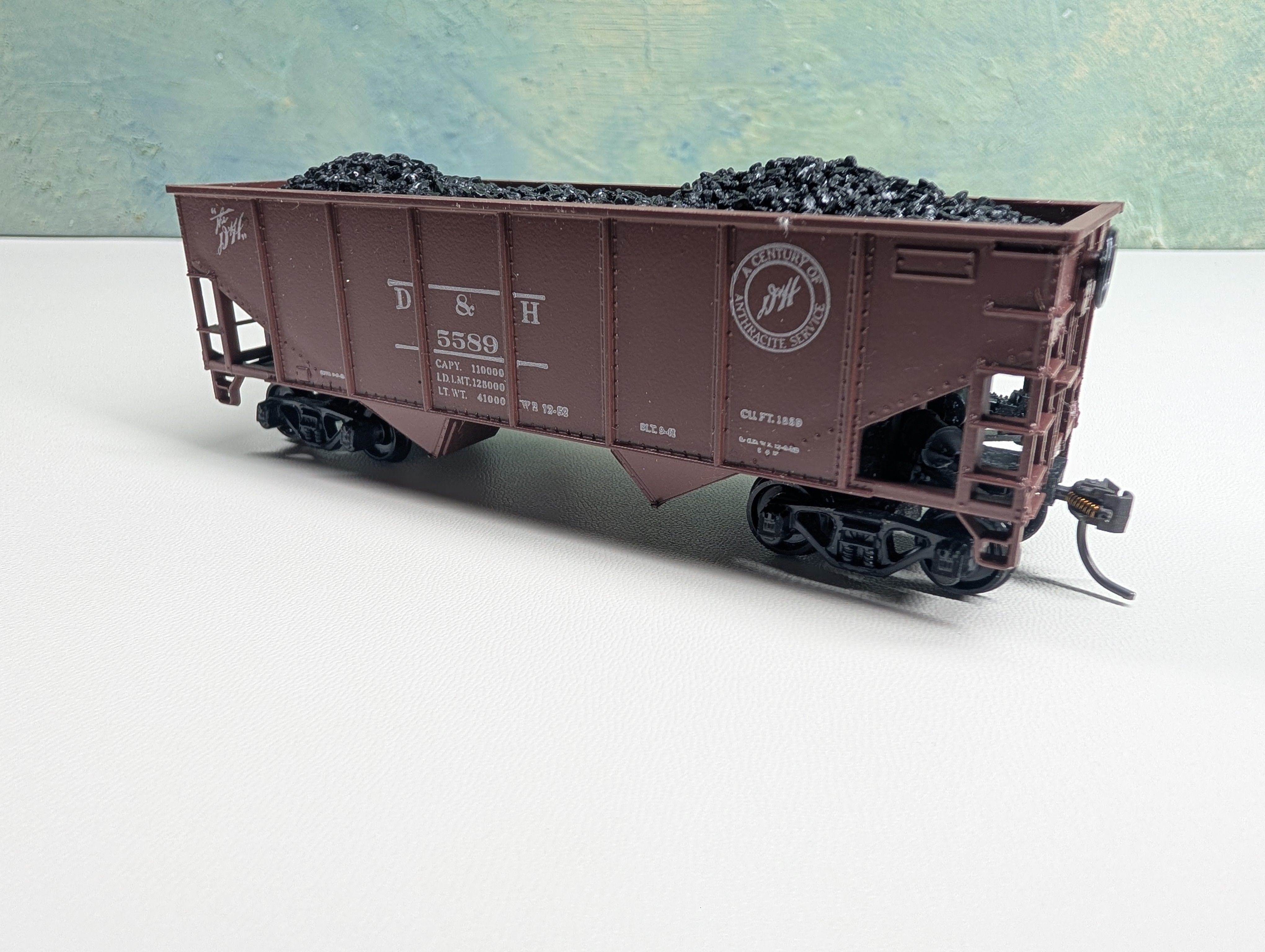 USED Athearn HO Scale 2 Bay Hopper w/ Coal Load Delaware and Hudson DH #5589