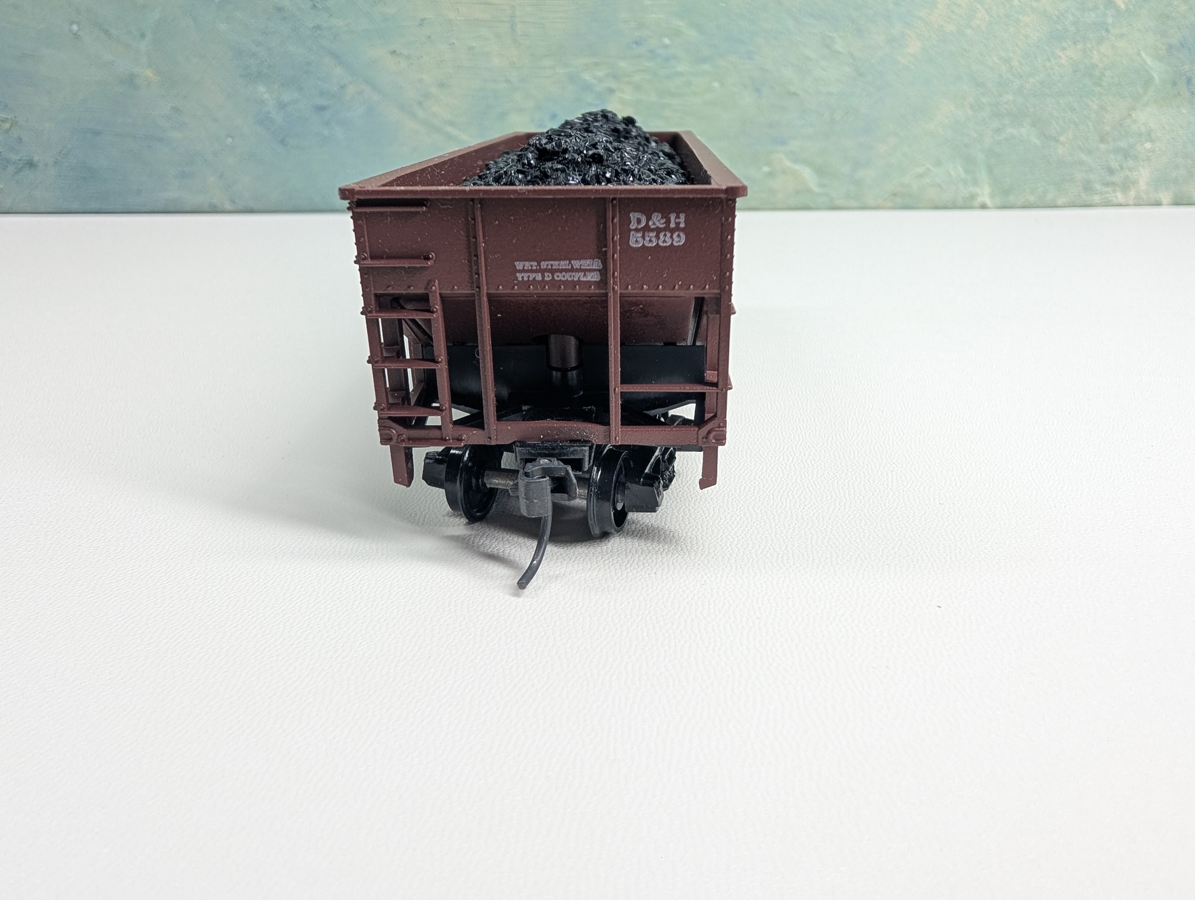 USED Athearn HO Scale 2 Bay Hopper w/ Coal Load Delaware and Hudson DH #5589