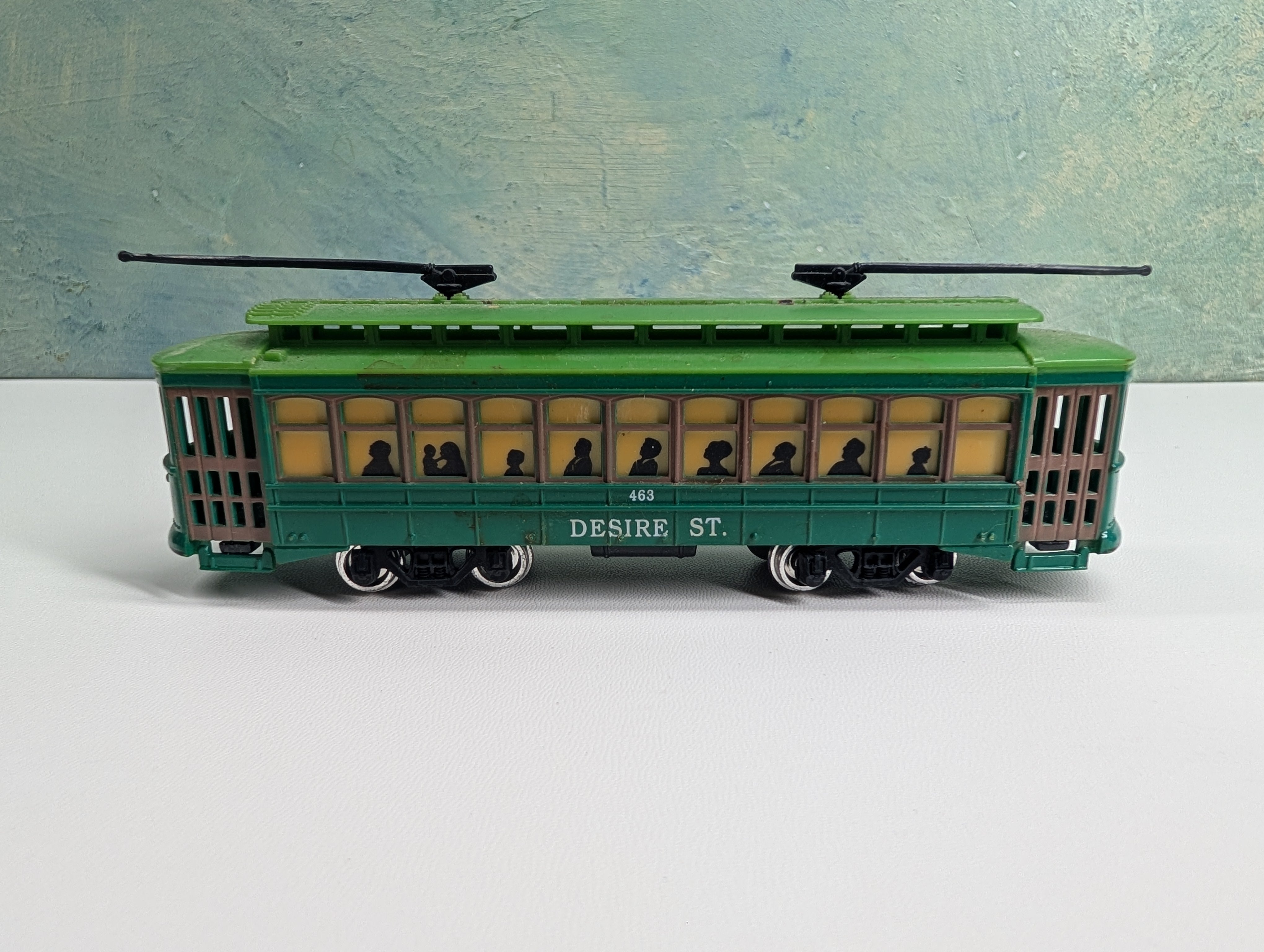 USED HO Scale Unpowered Trolley Desire St. #463