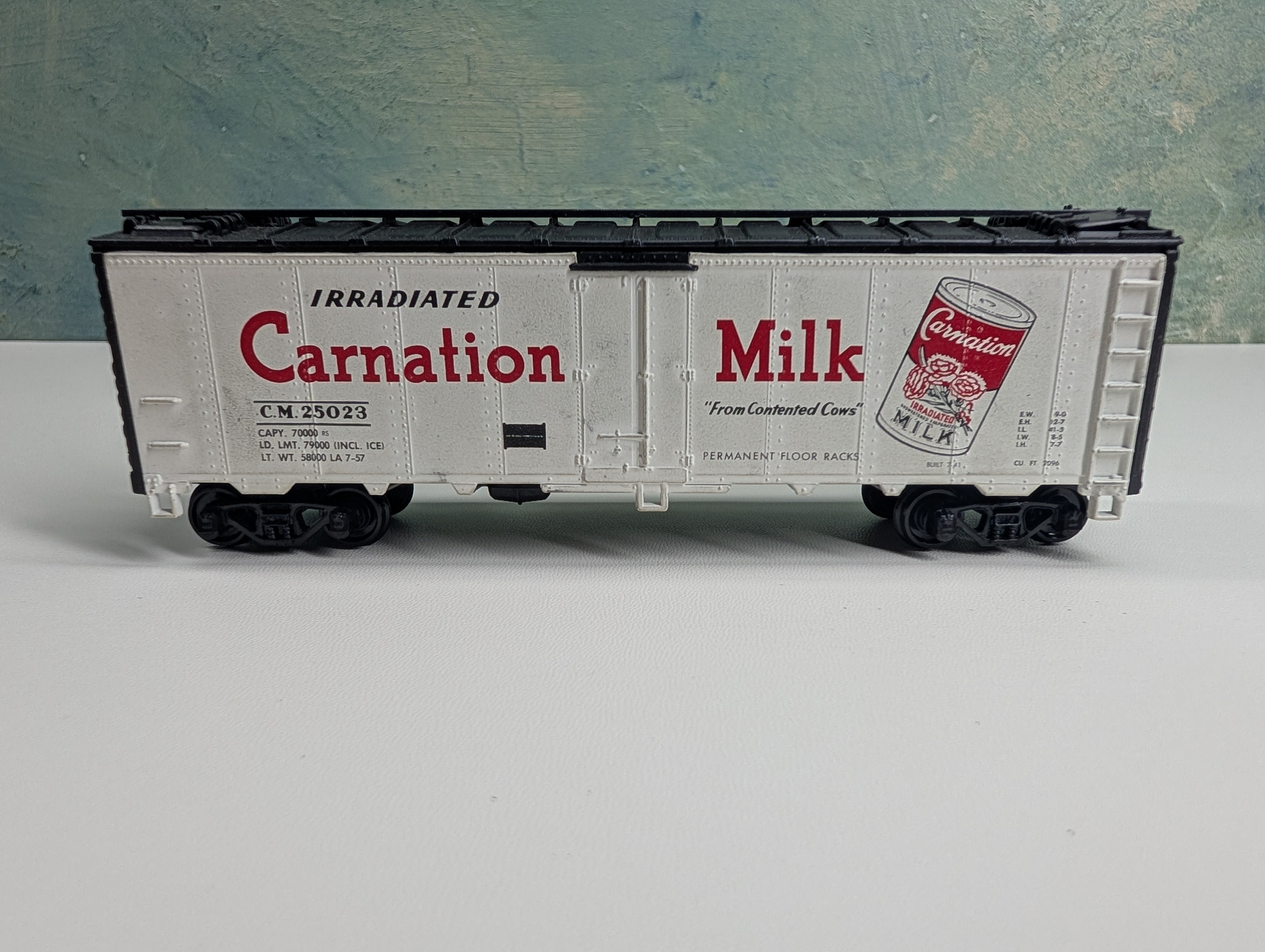 USED Athearn HO Scale Reefer Carnation Milk CM #25023