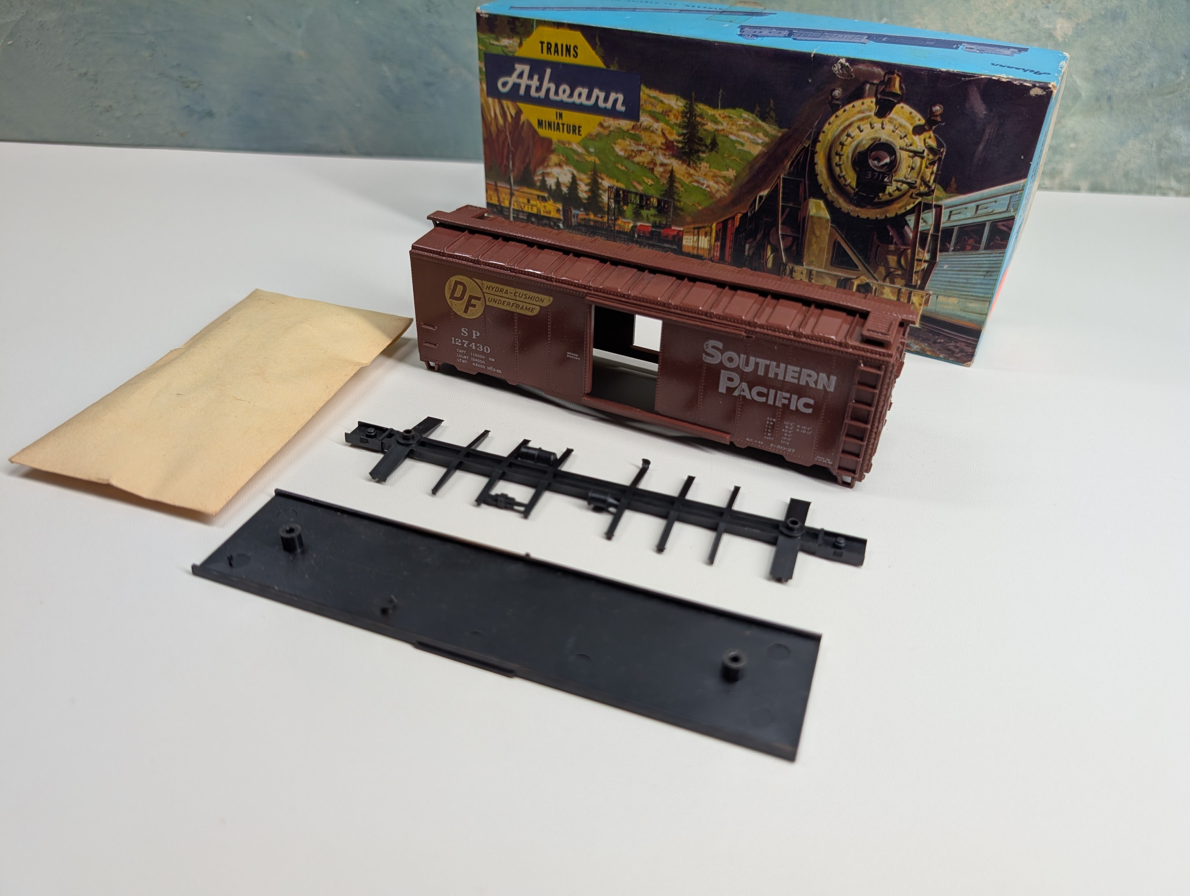 USED Athearn HO Scale 40' Box Car Southern Pacific SP #127430 KIT