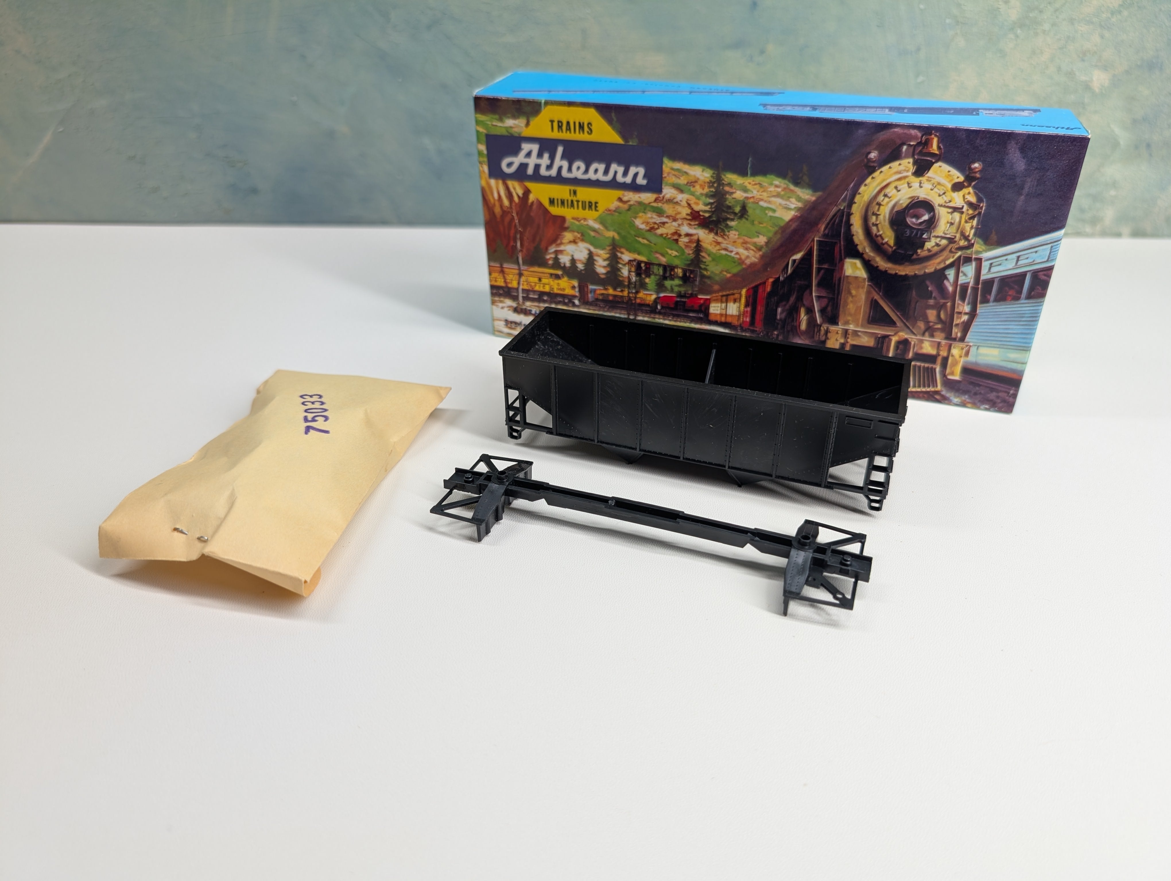 USED Athearn HO Scale 34' 2 Bay Hopper Black Undecorated KIT