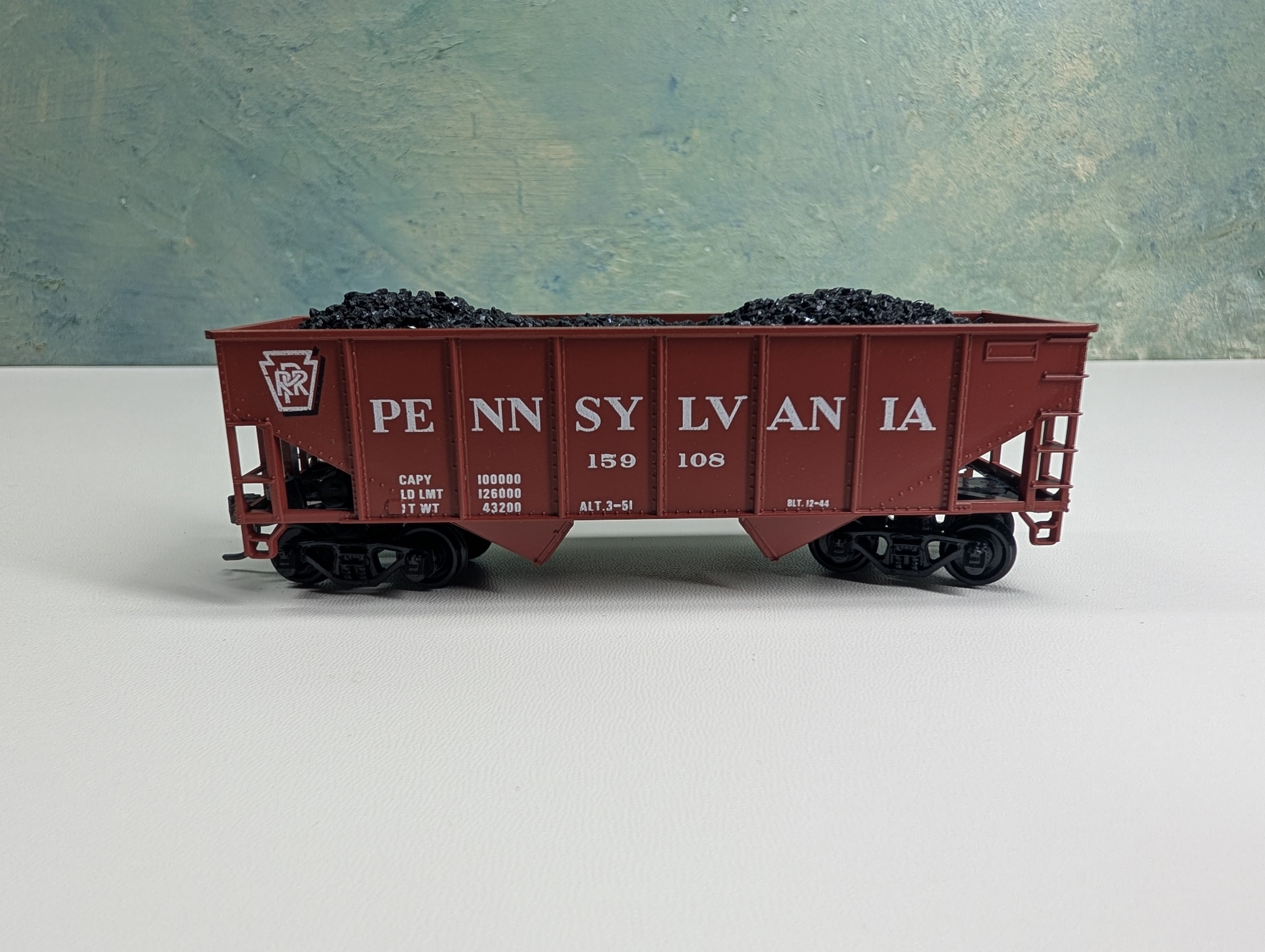 USED Athearn HO Scale 34' 2 Bay Hopper w/ Coal Load Pennsylvania PRR #159108 Bev-Bel