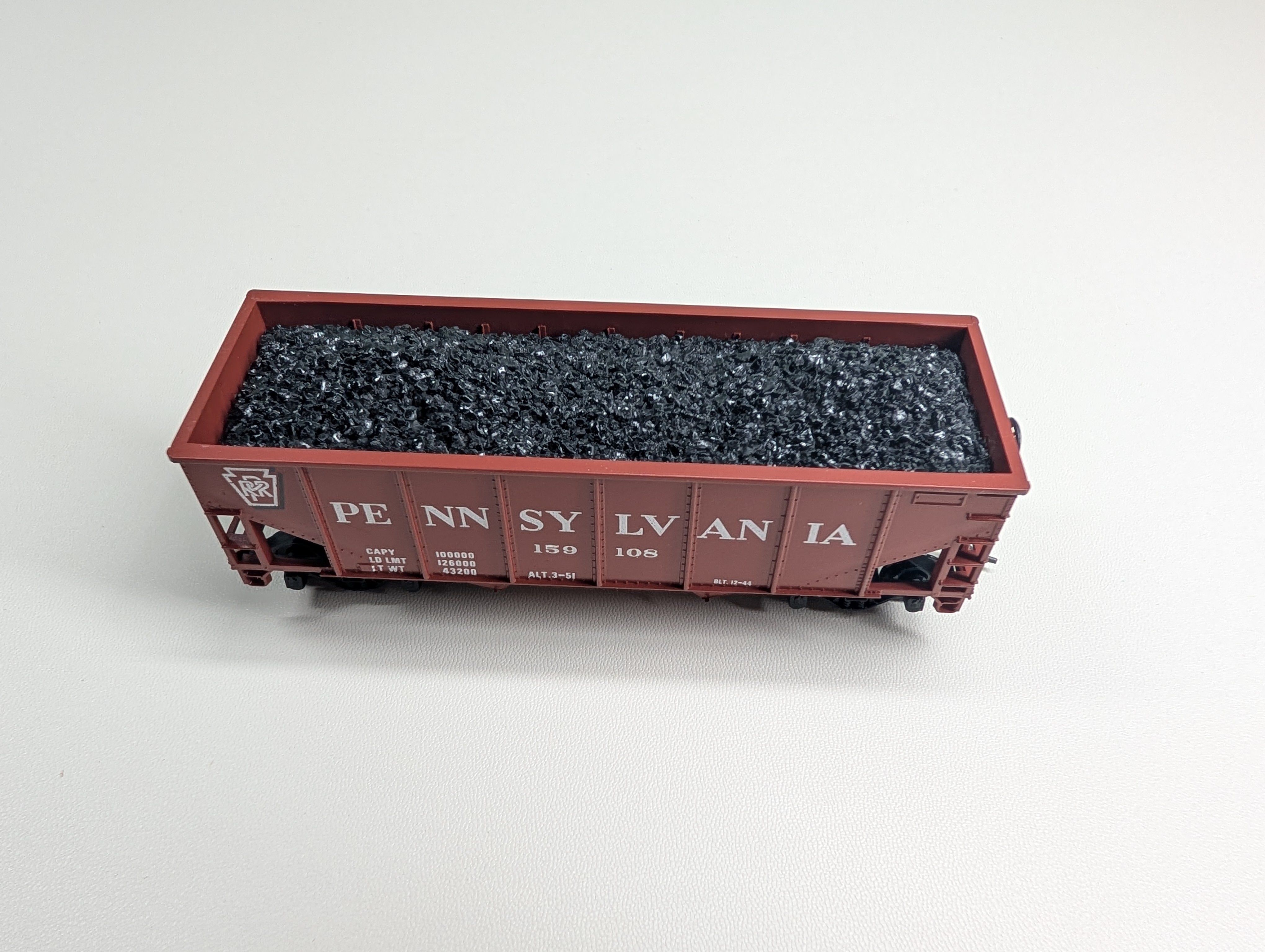 USED Athearn HO Scale 34' 2 Bay Hopper w/ Coal Load Pennsylvania PRR #159108 Bev-Bel