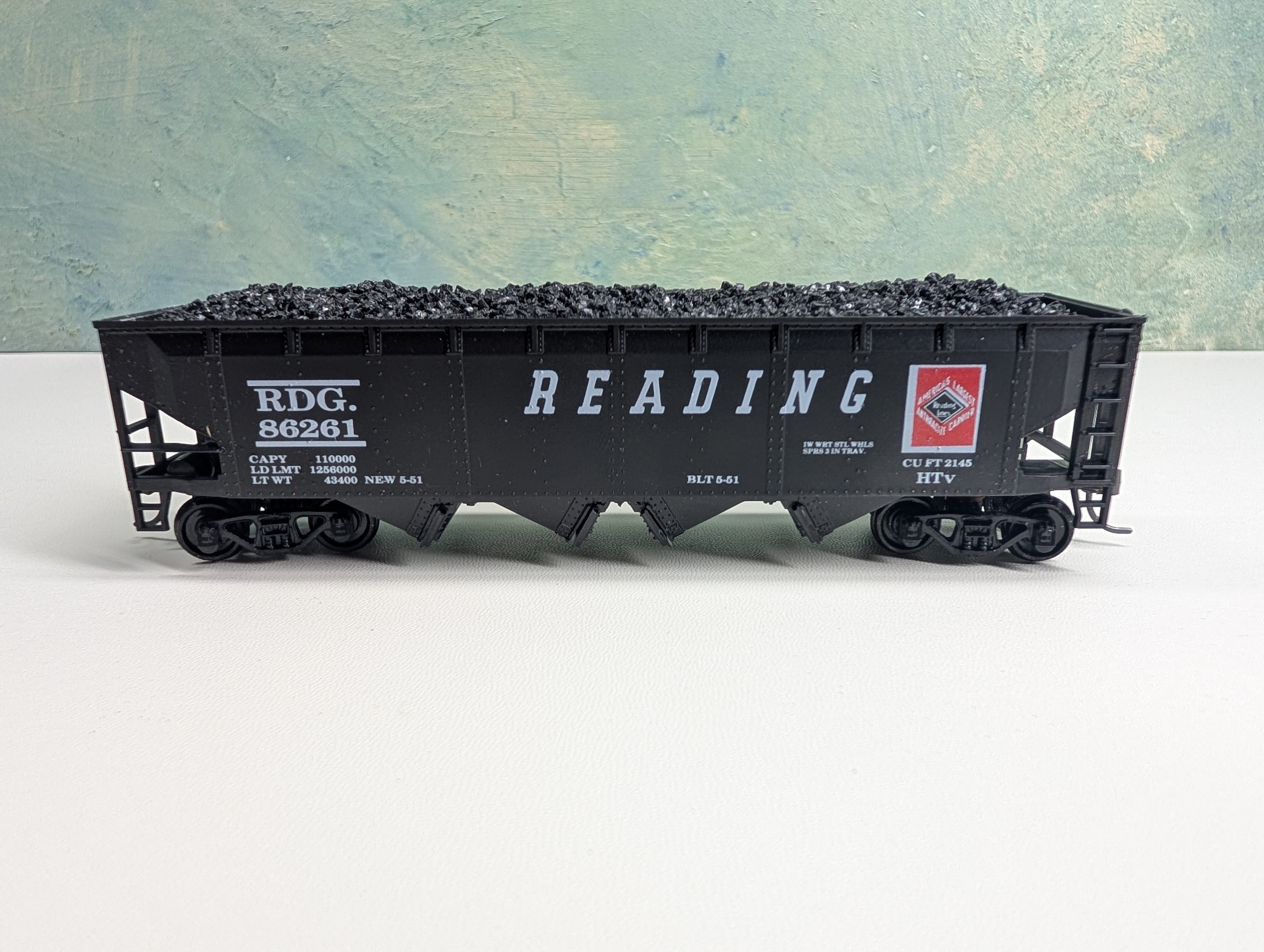 USED Athearn HO Scale 40' Operating Hopper w/ Coal Load Reading RDG #86261 Bev-Bel