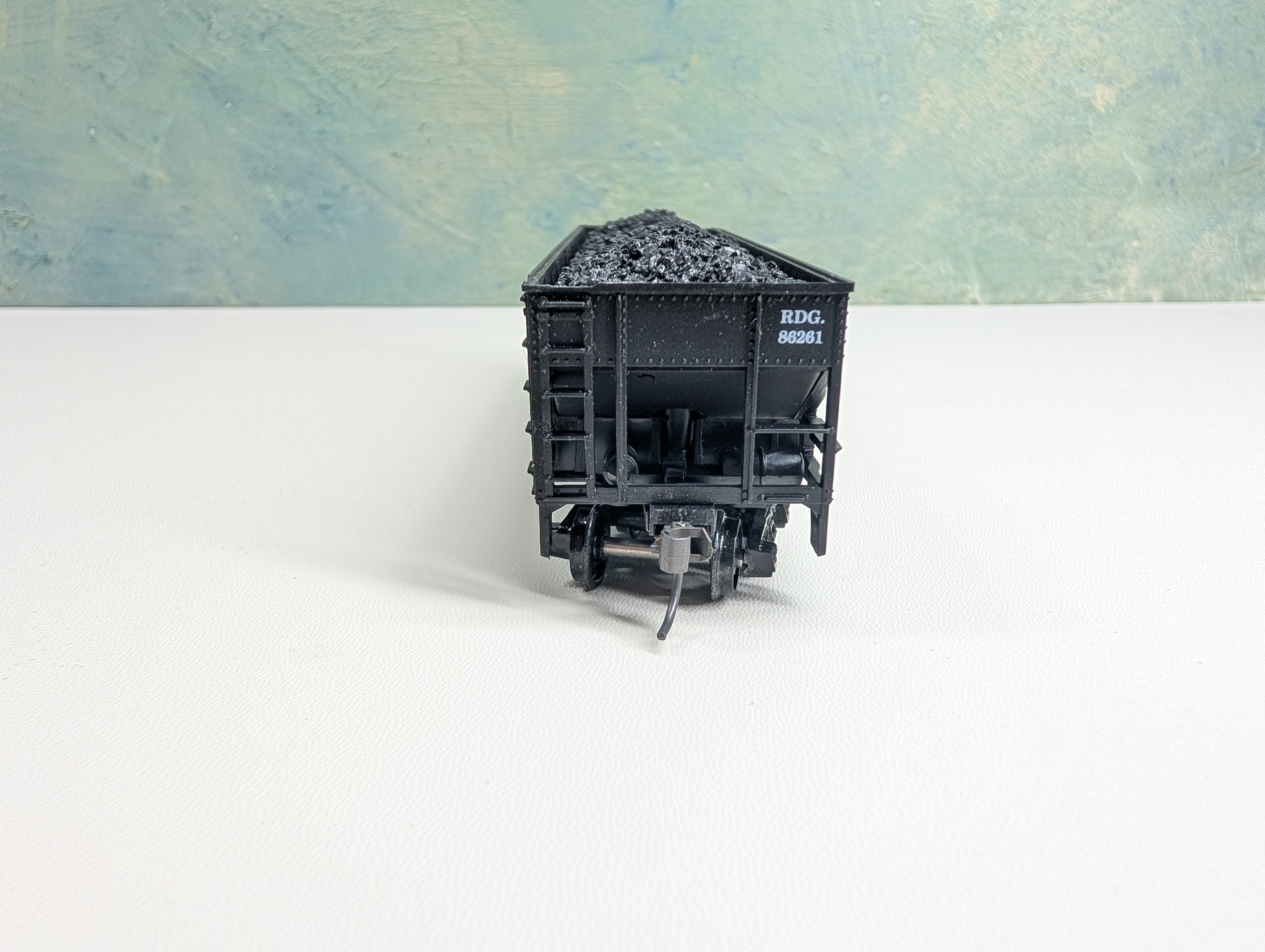 USED Athearn HO Scale 40' Operating Hopper w/ Coal Load Reading RDG #86261 Bev-Bel