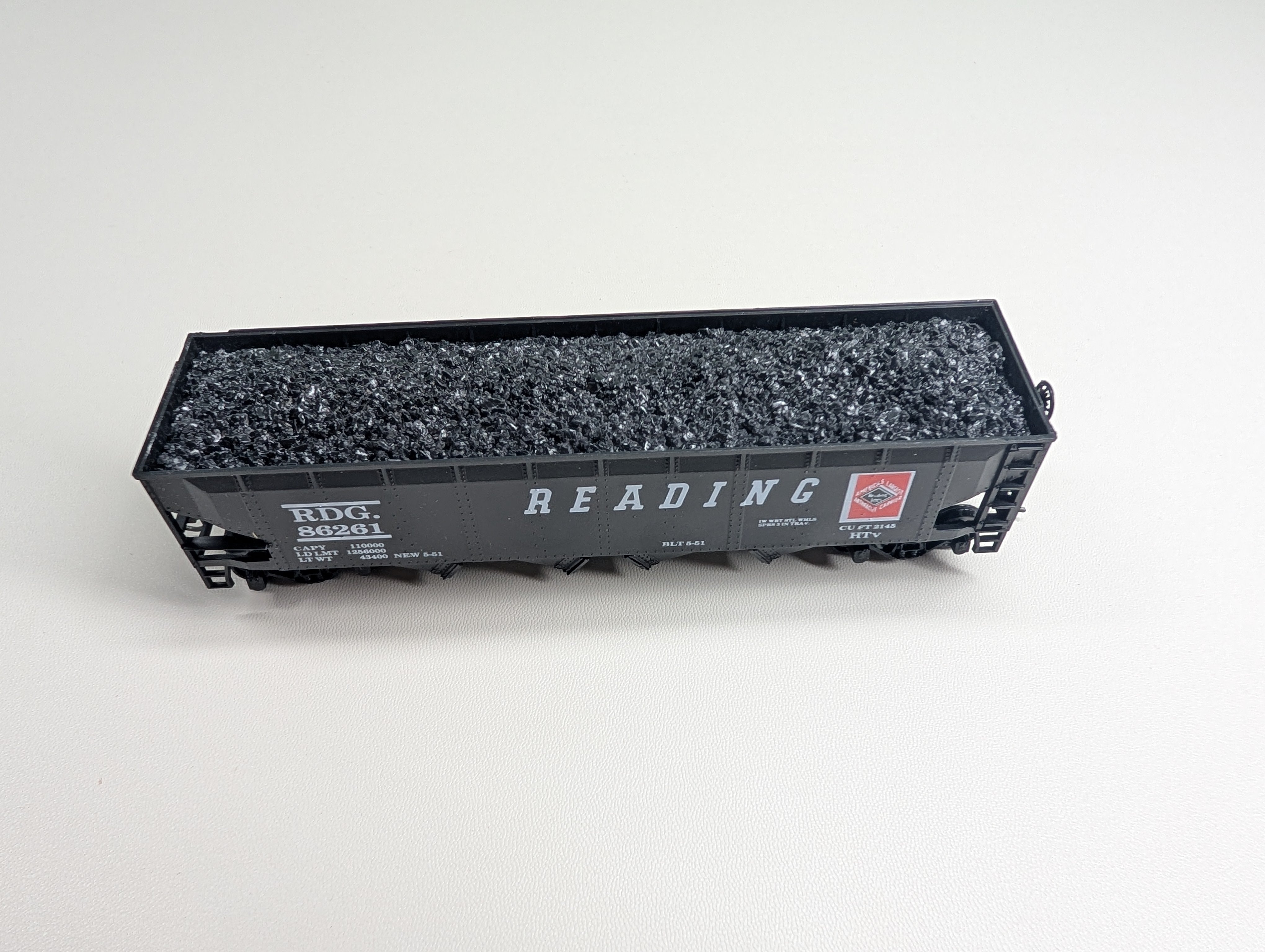 USED Athearn HO Scale 40' Operating Hopper w/ Coal Load Reading RDG #86261 Bev-Bel
