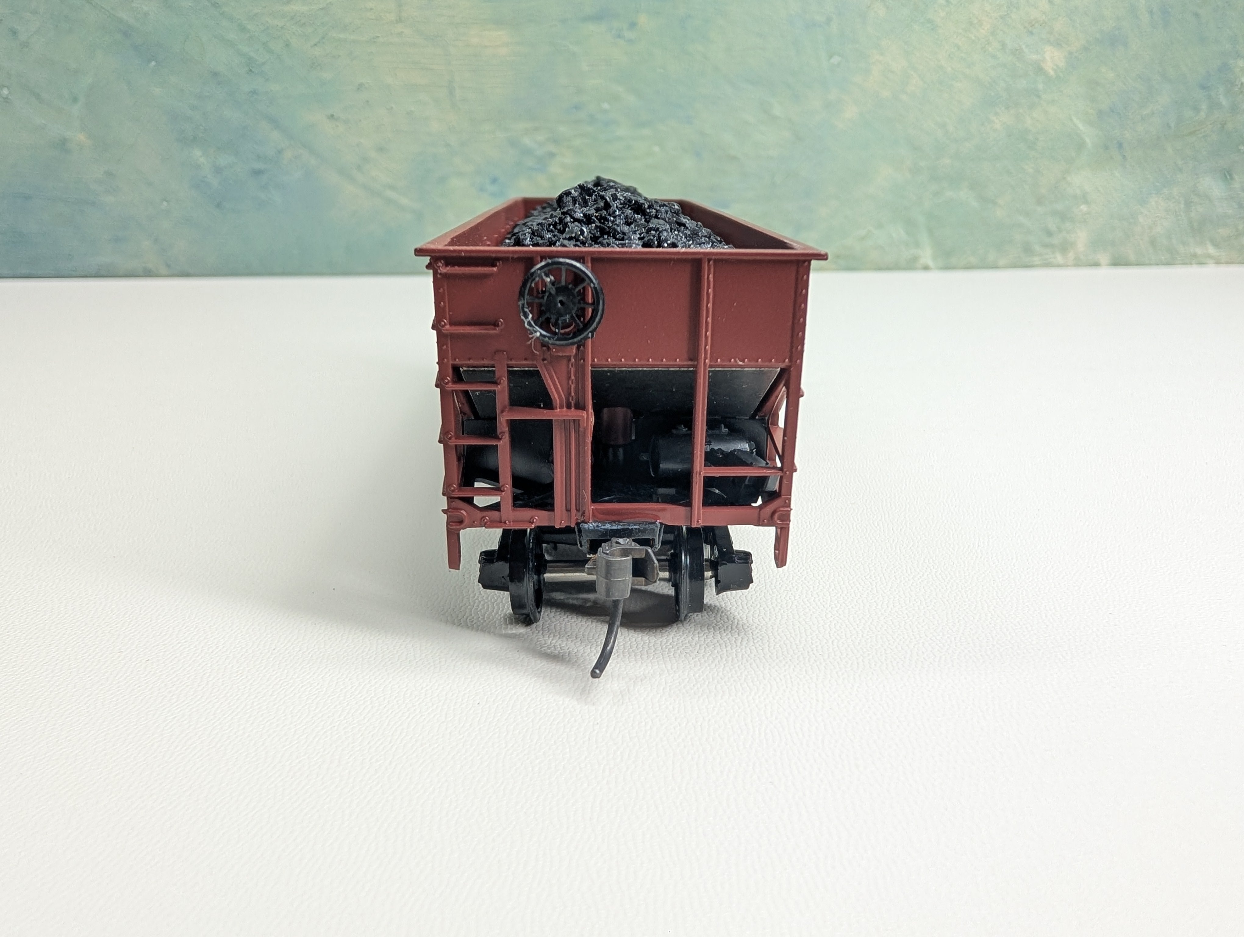 USED Athearn HO Scale 34' 2 Bay Hopper w/ Coal Load New York Central NYC #86857 Bev-Bel