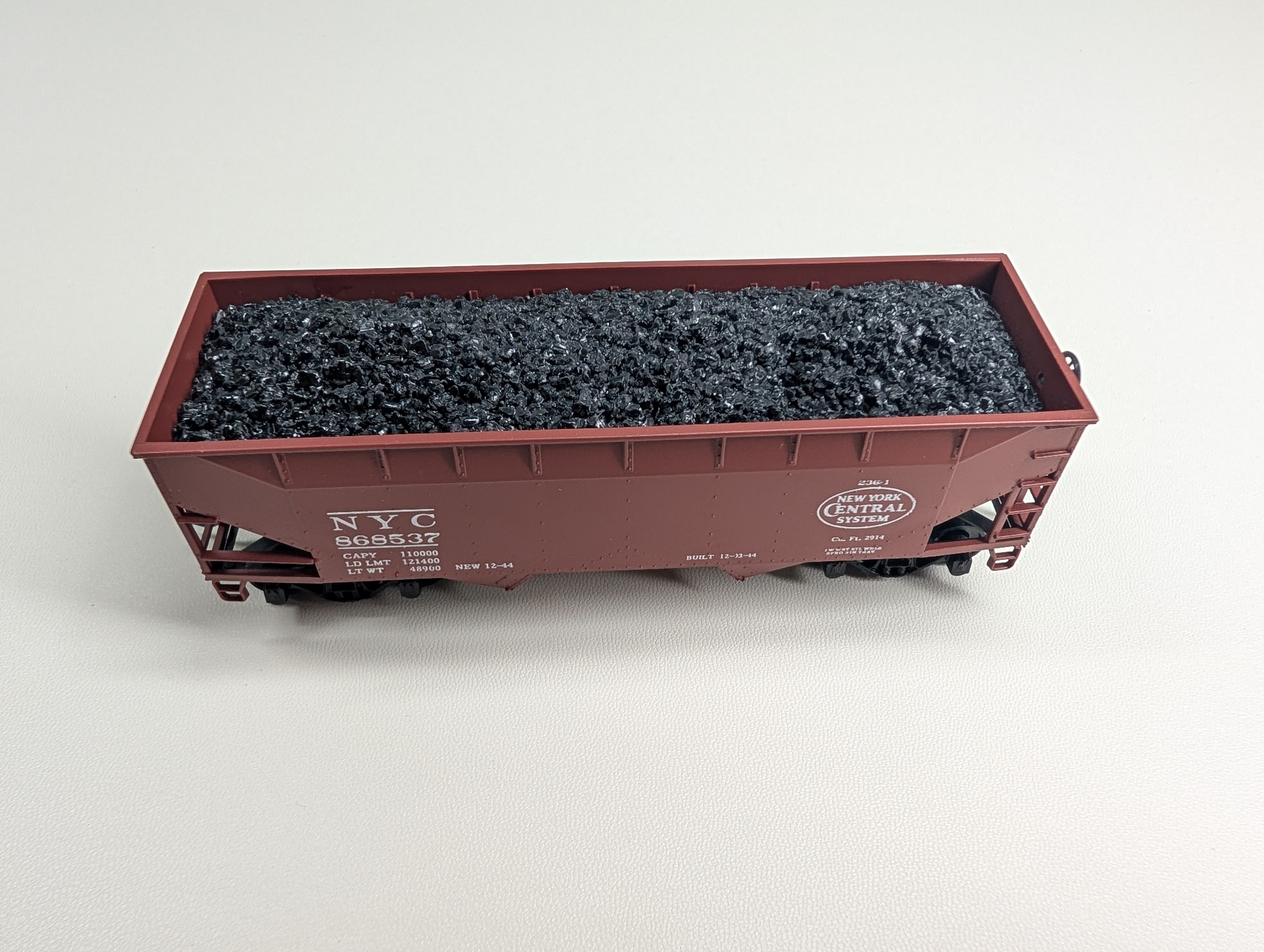 USED Athearn HO Scale 34' 2 Bay Hopper w/ Coal Load New York Central NYC #86857 Bev-Bel