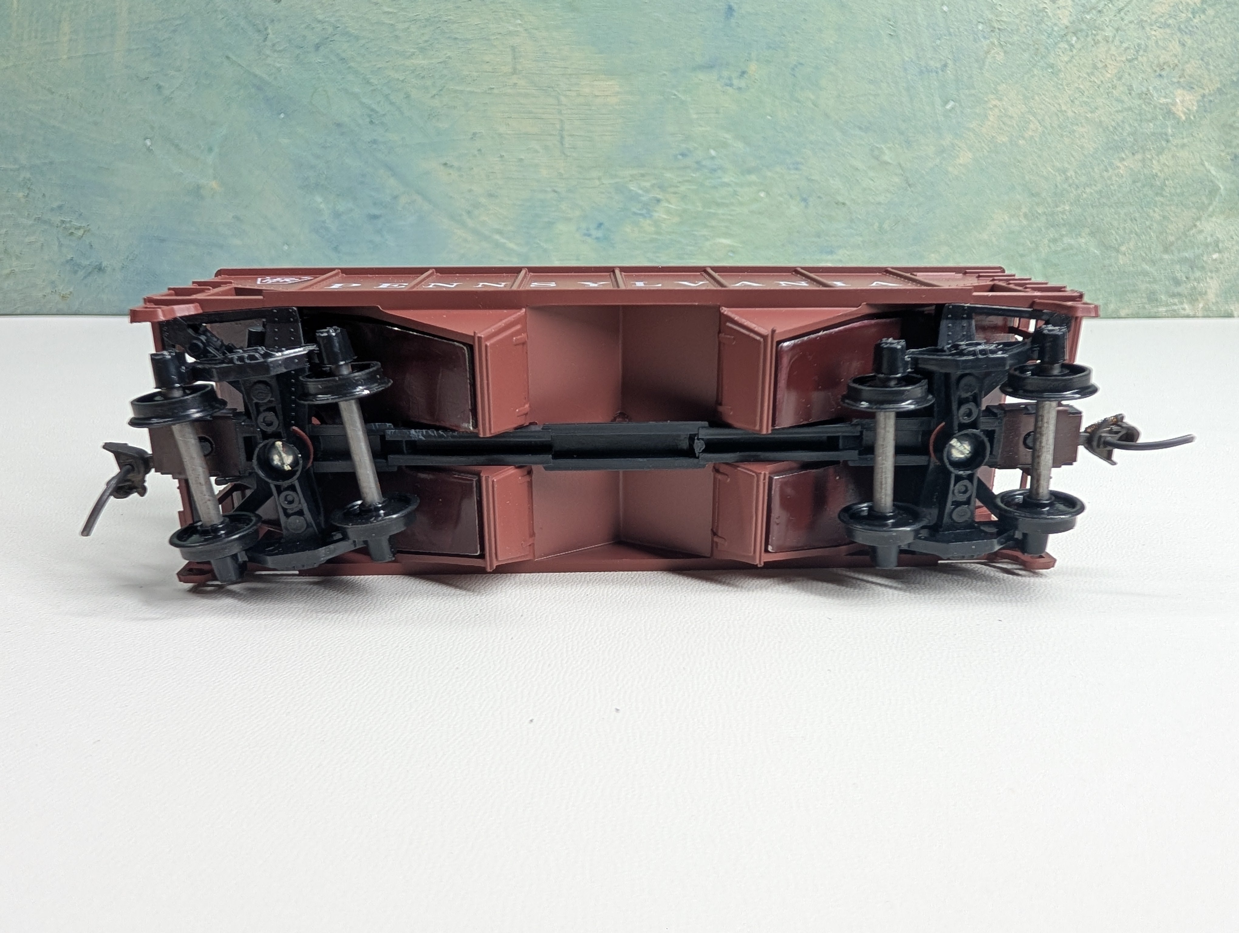 USED Athearn HO Scale 34' 2 Bay Hopper w/ Coal Load Pennsylvania PRR #222501 3rd Rail Graphics Custom