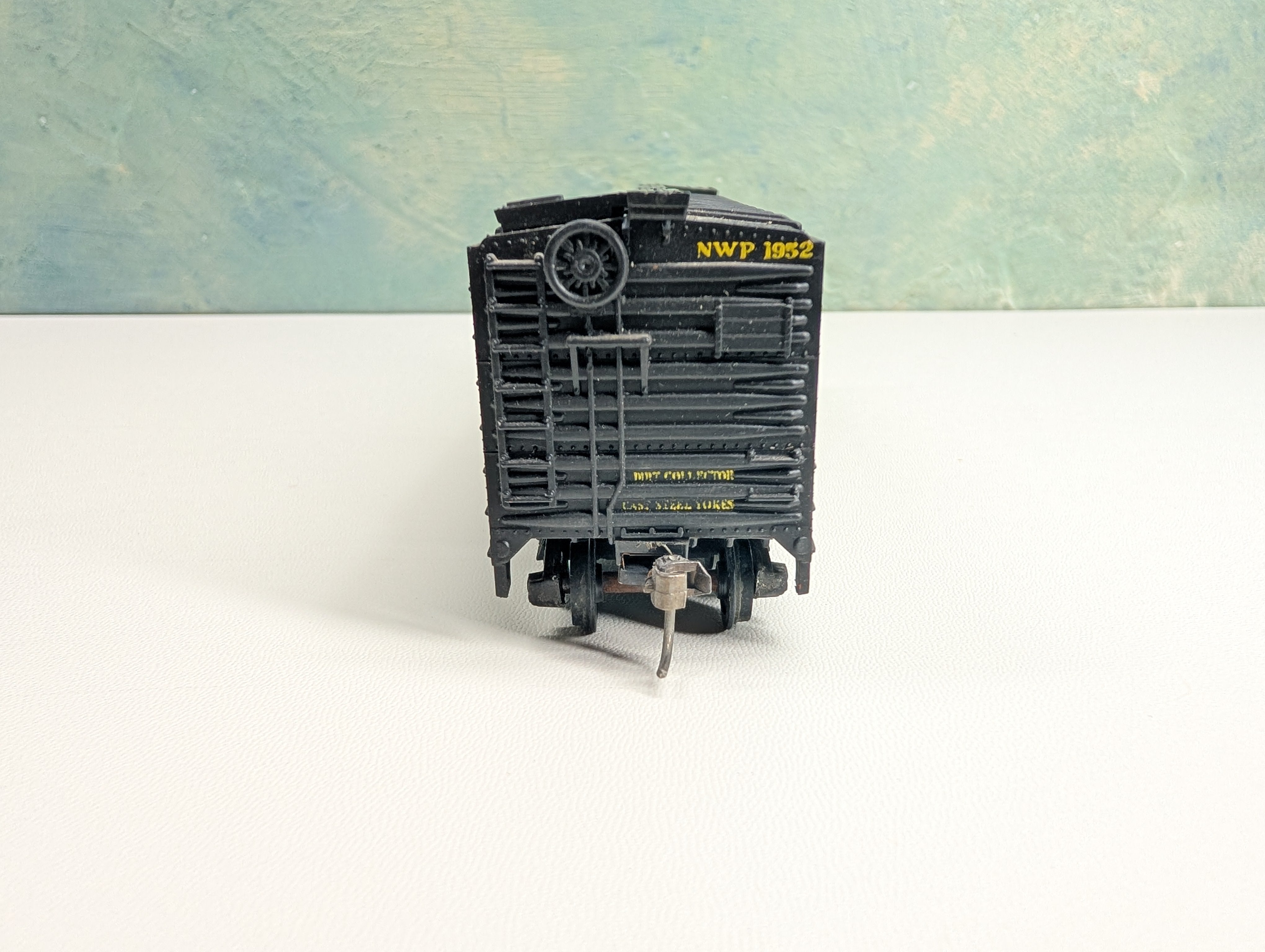 USED TRAIN MINIATURE HO Scale 40' Wooden Box Car Northwestern Pacific NWP #1952