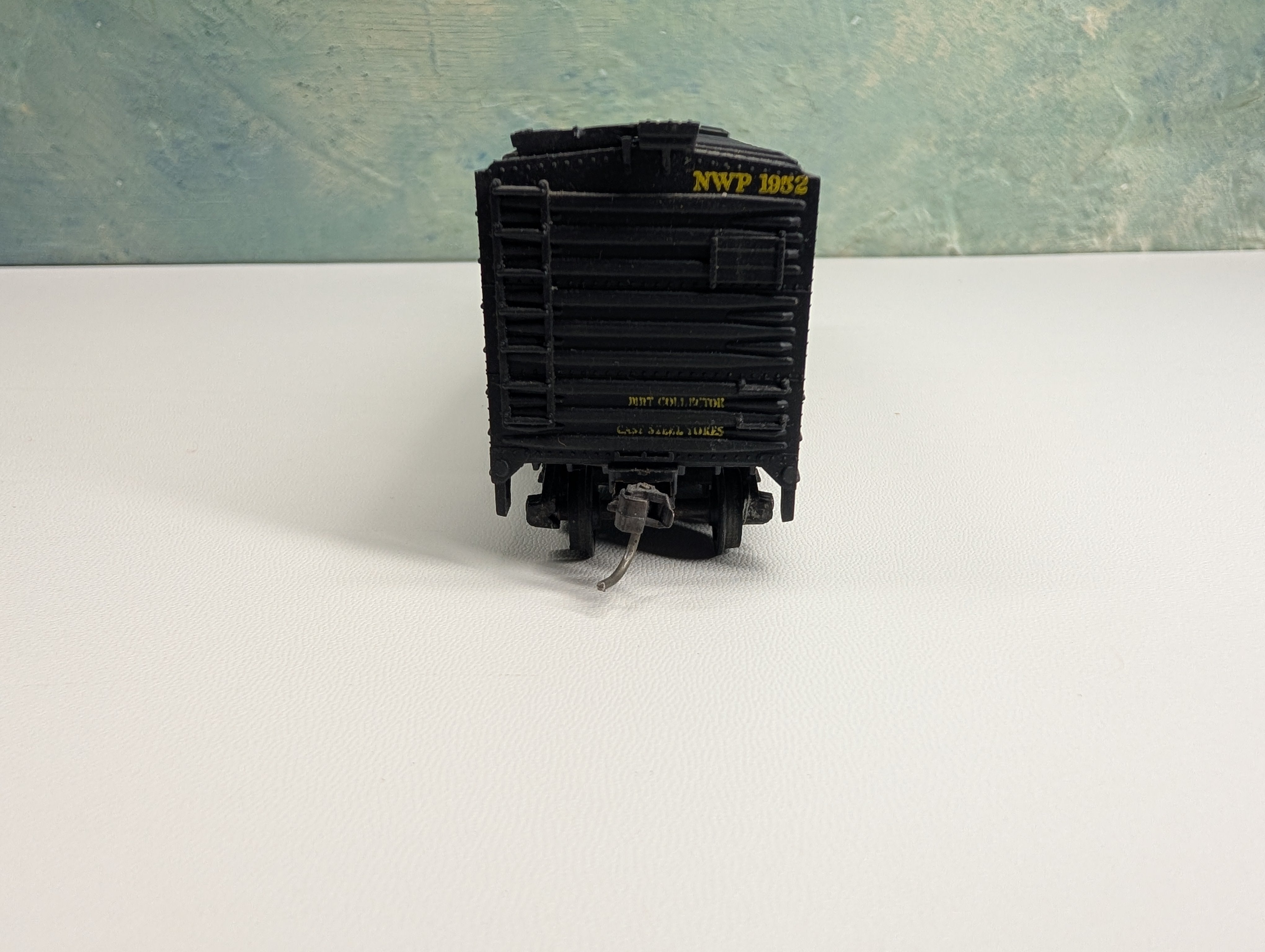 USED TRAIN MINIATURE HO Scale 40' Wooden Box Car Northwestern Pacific NWP #1952