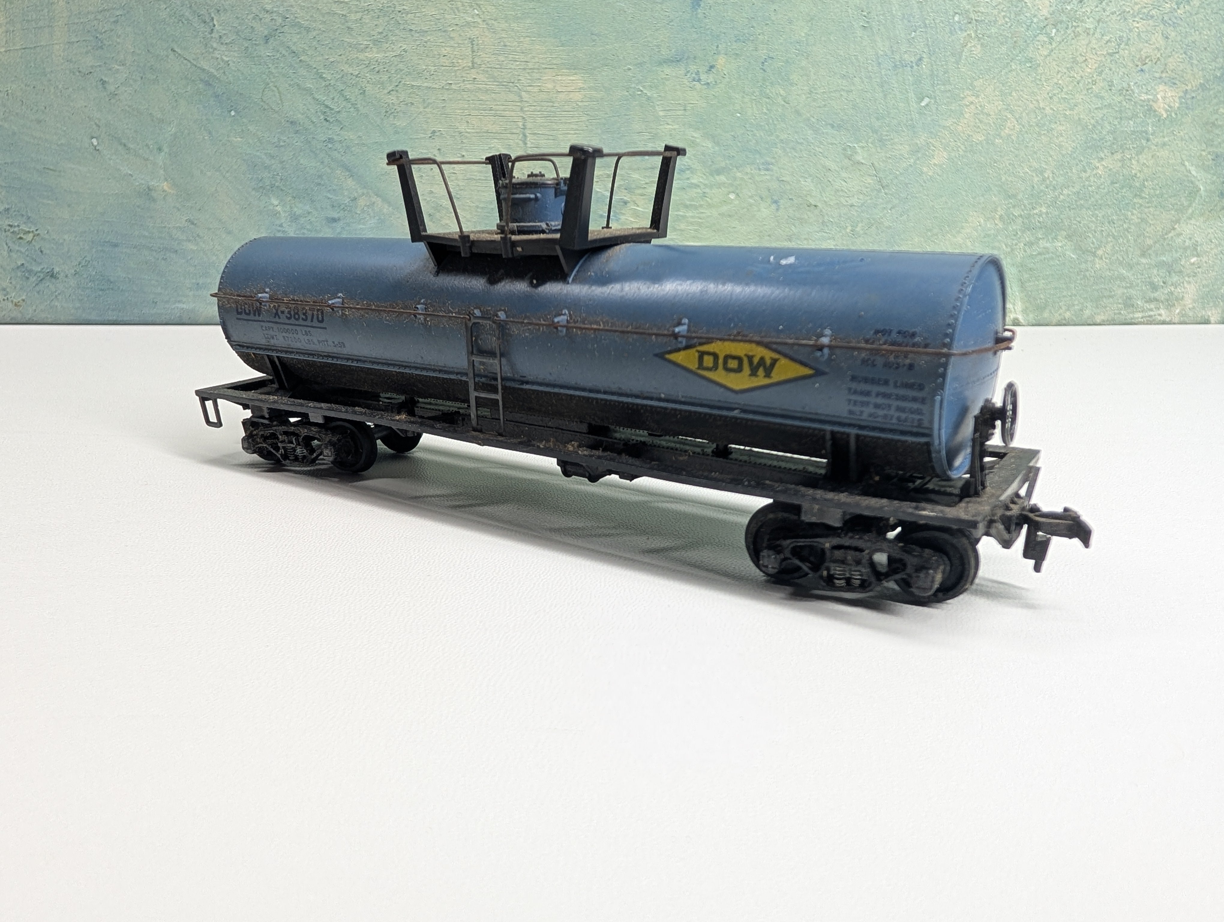 USED Athearn HO Scale Tank Car DOW #X-38370