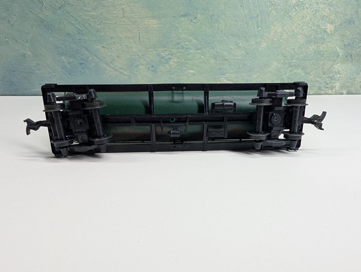 USED HO Scale Weathered Tank Car DuPont HDKX #56555