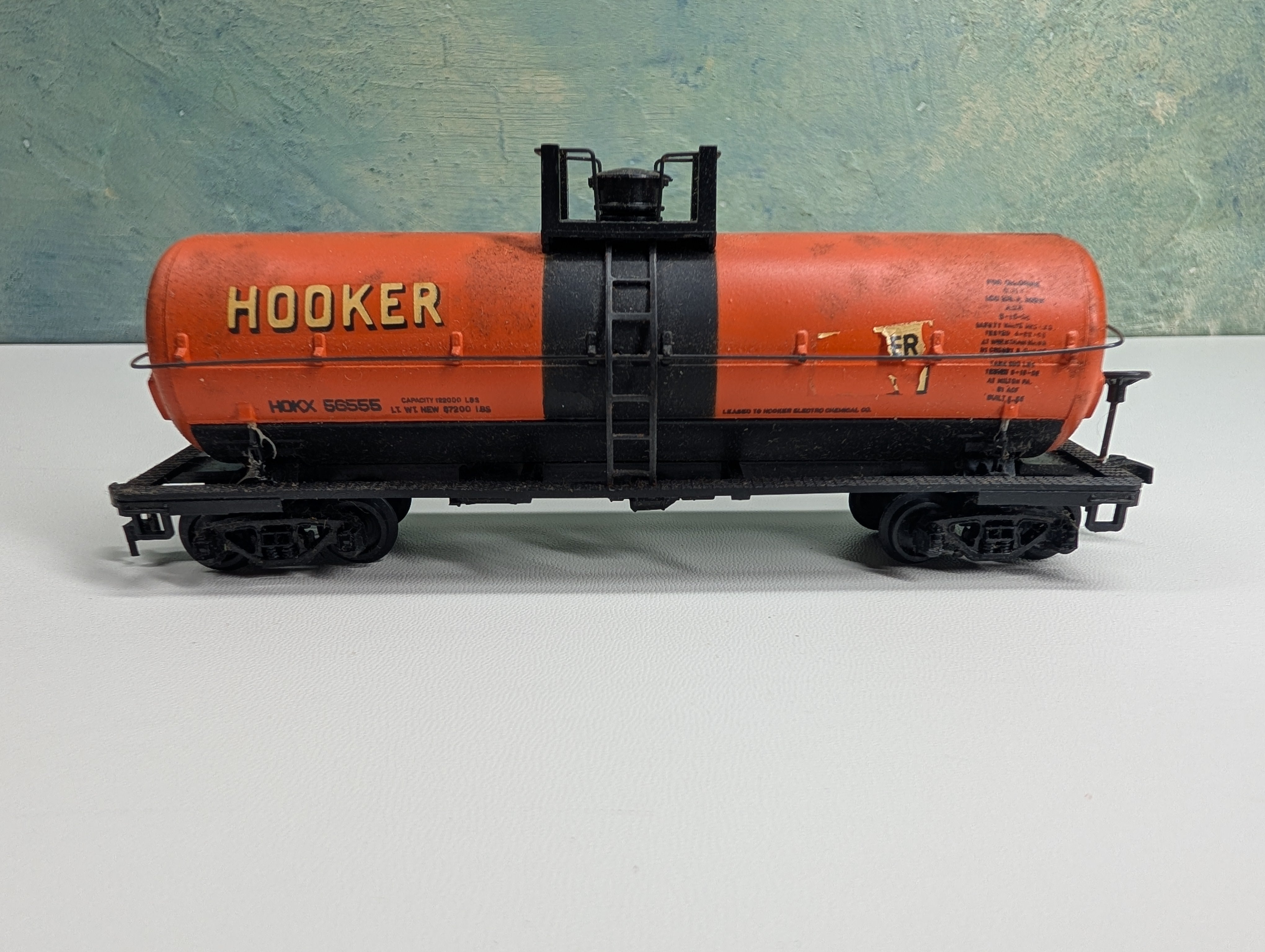 USED HO Scale Tank Car Hooker Chemicals HOKX #56555