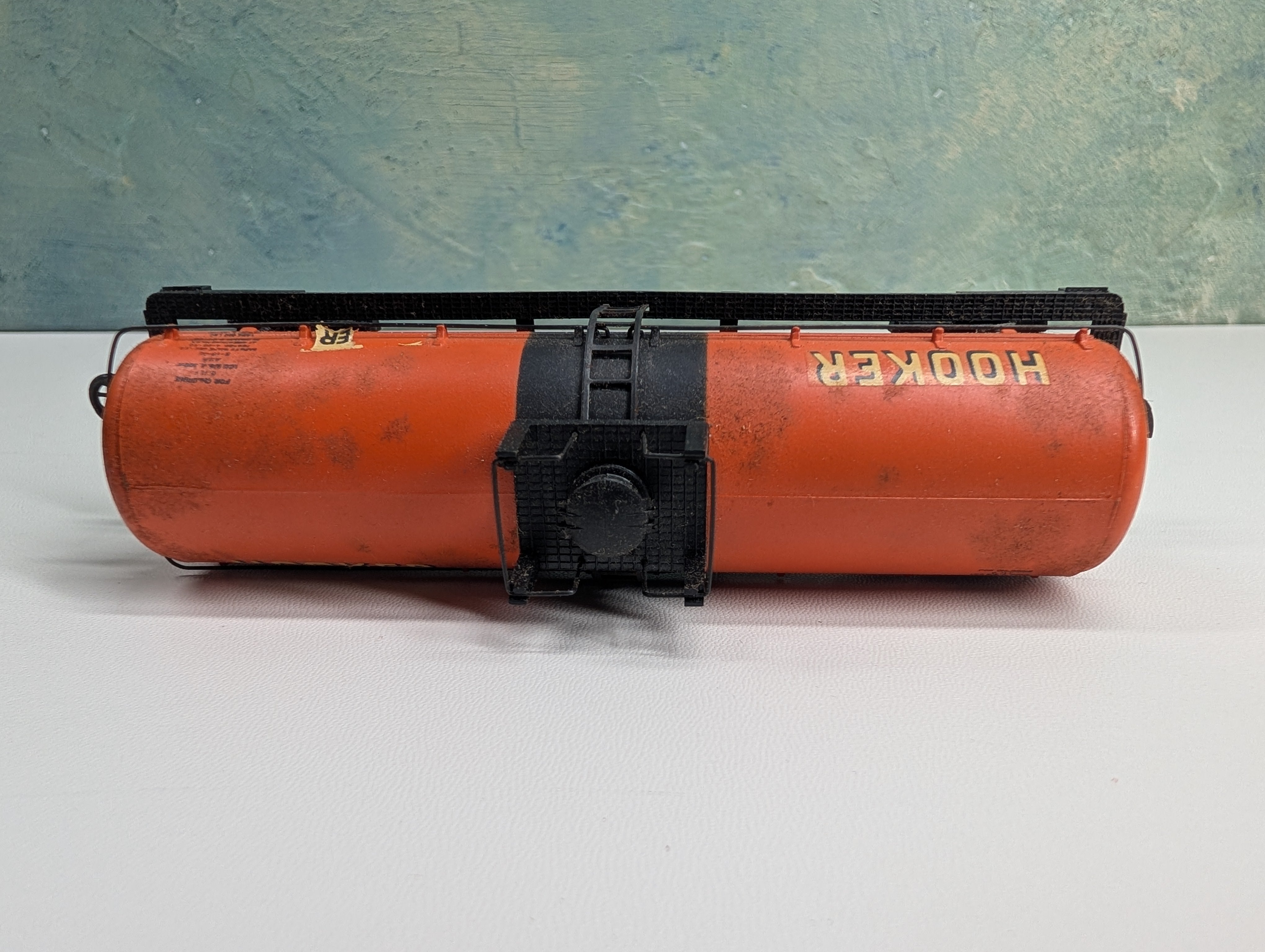 USED HO Scale Tank Car Hooker Chemicals HOKX #56555