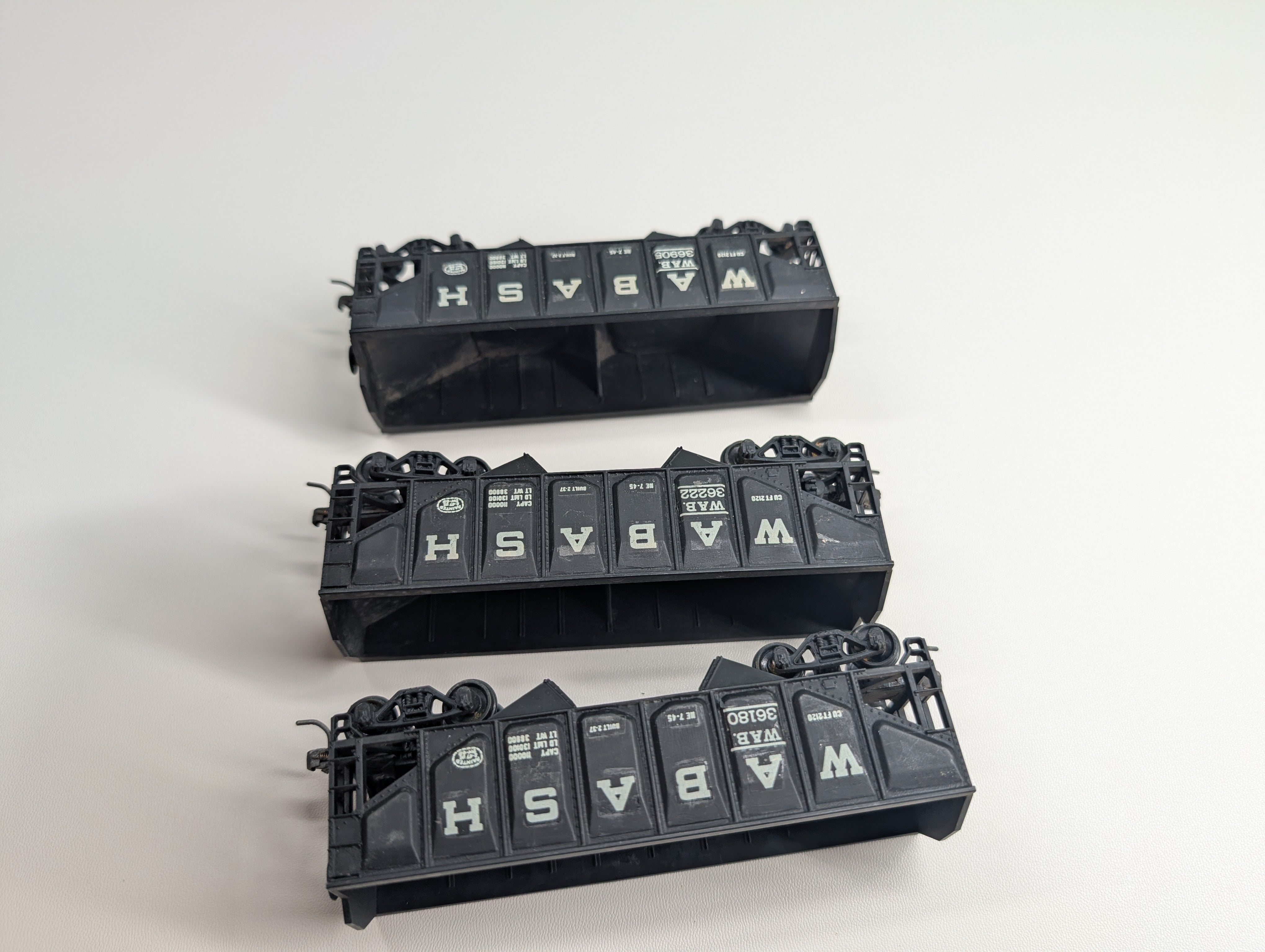 USED Athearn HO Scale Lot of 2 Bay Hoppers Wabash WAB #36222, 36180, 36905 Decal (3 pcs)