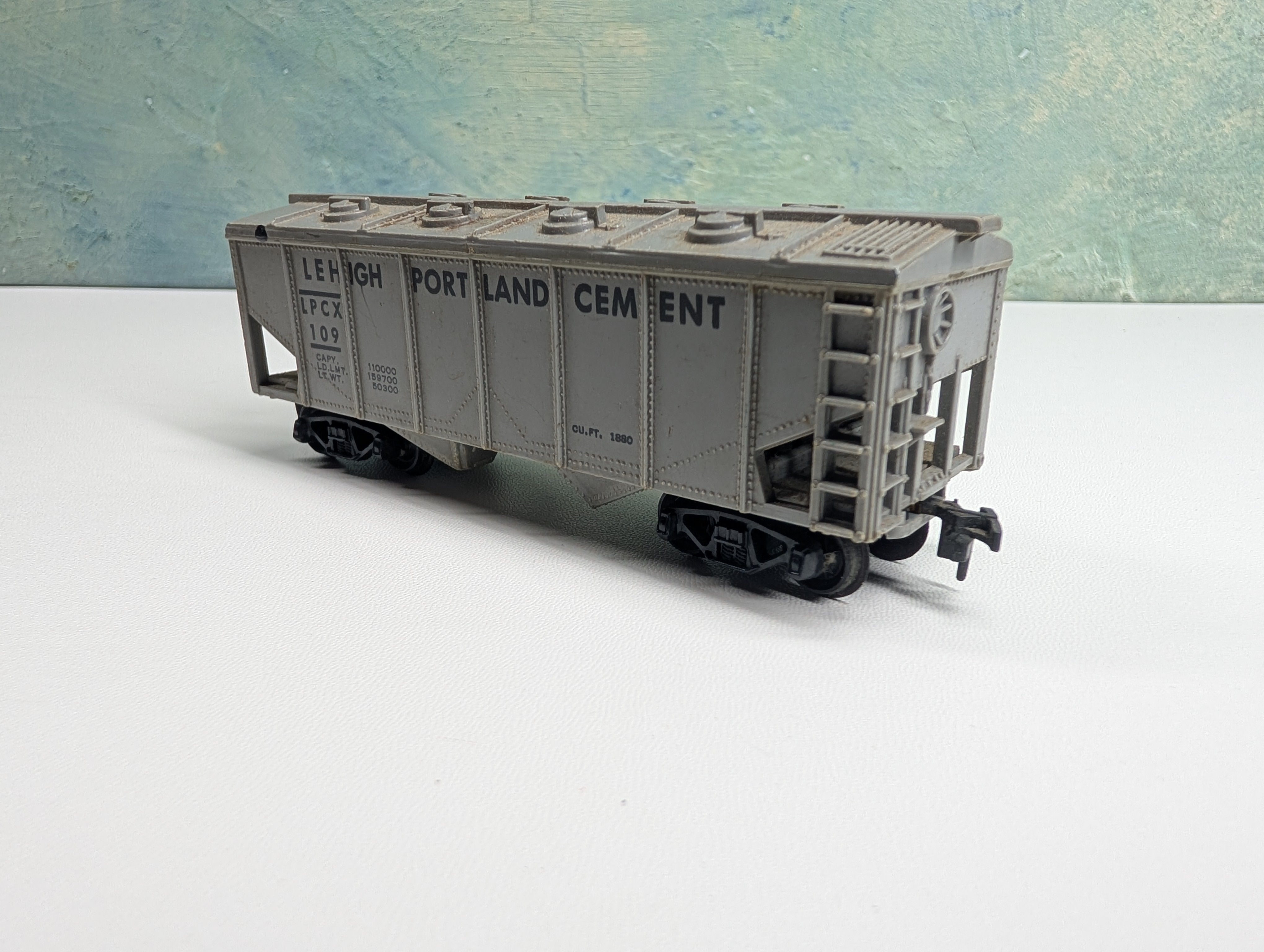 USED Marx HO Scale 2 Bay Covered Hopper Lehigh Portland Cement LPCX #109