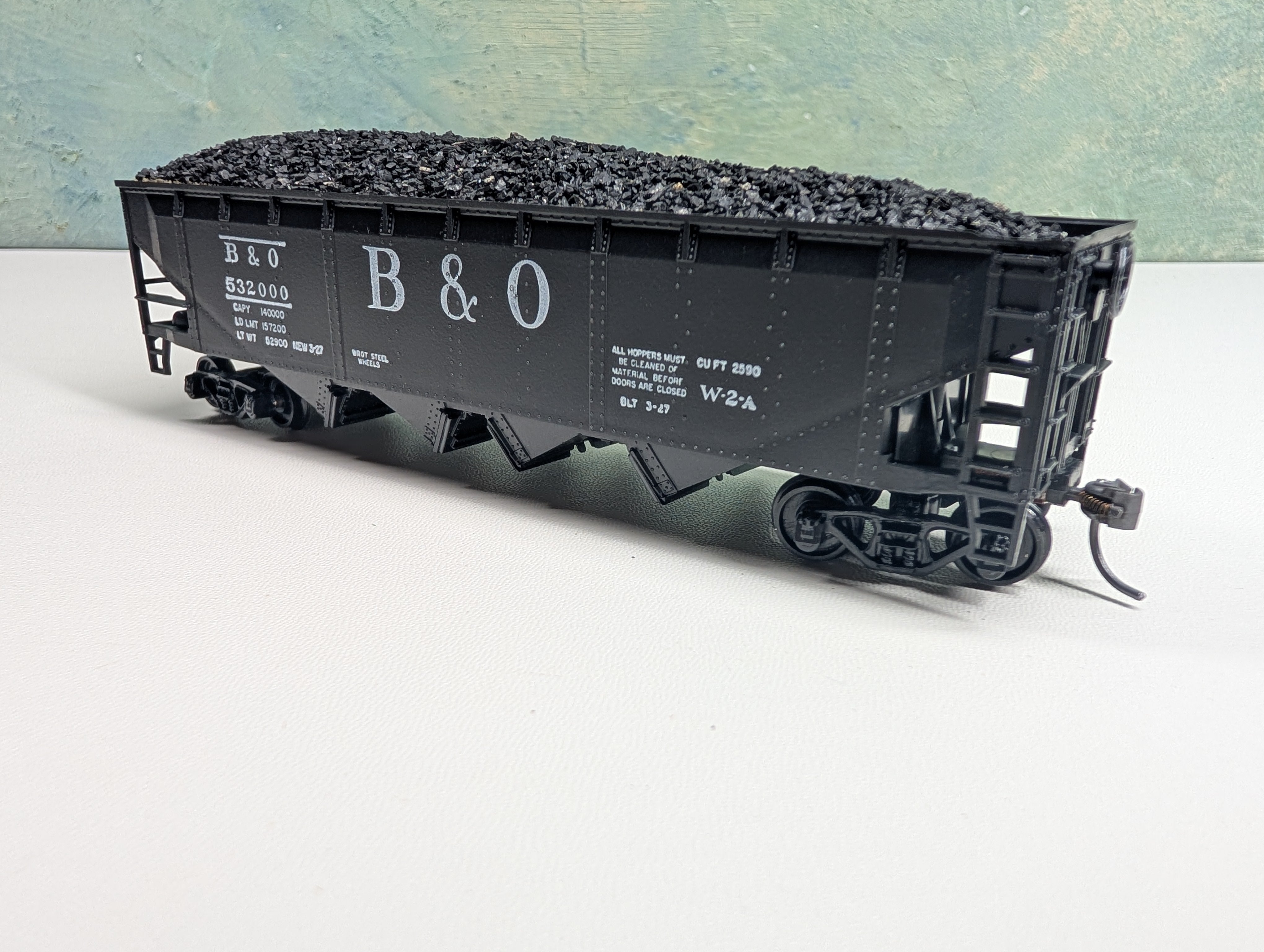 USED Athearn HO Scale 4 Bay Hopper w/ Coal Load Baltimore and Ohio B&O #832000