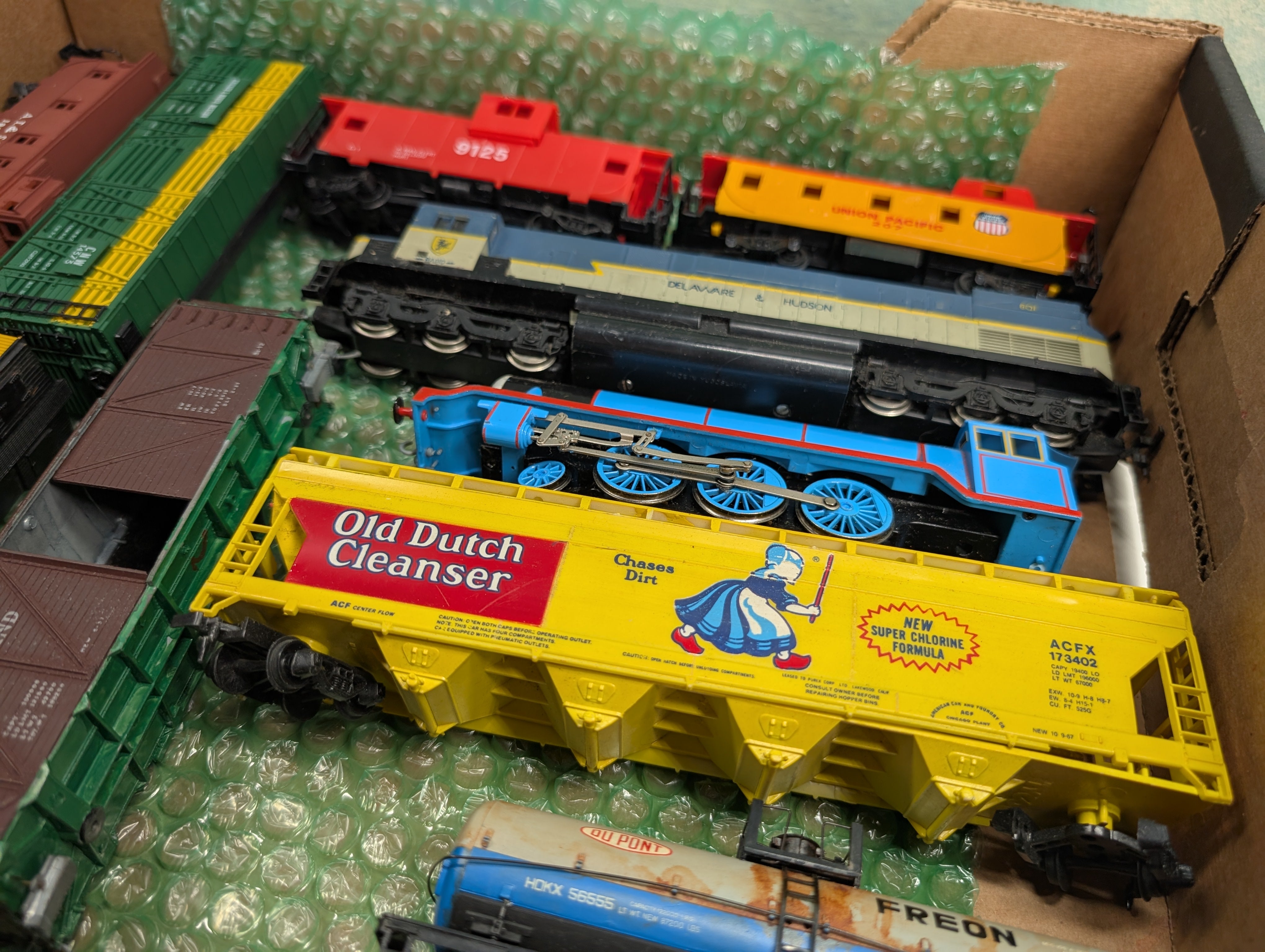 USED HO Scale Junk Lot of Box Cars, Gondolas, Passenger Car, Locomotive for Parts/Repairs