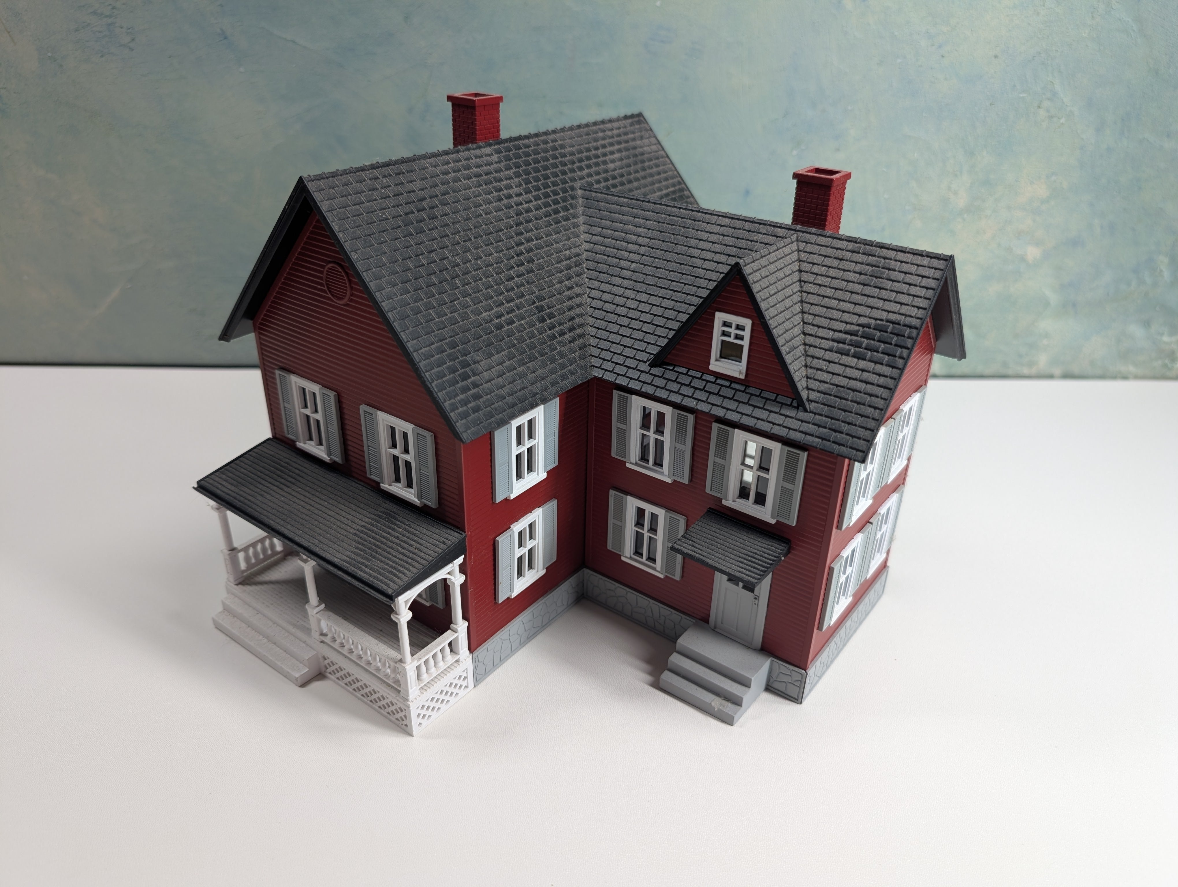 USED MTH 30-9016 O Farm House Red w/ Gray Shutters