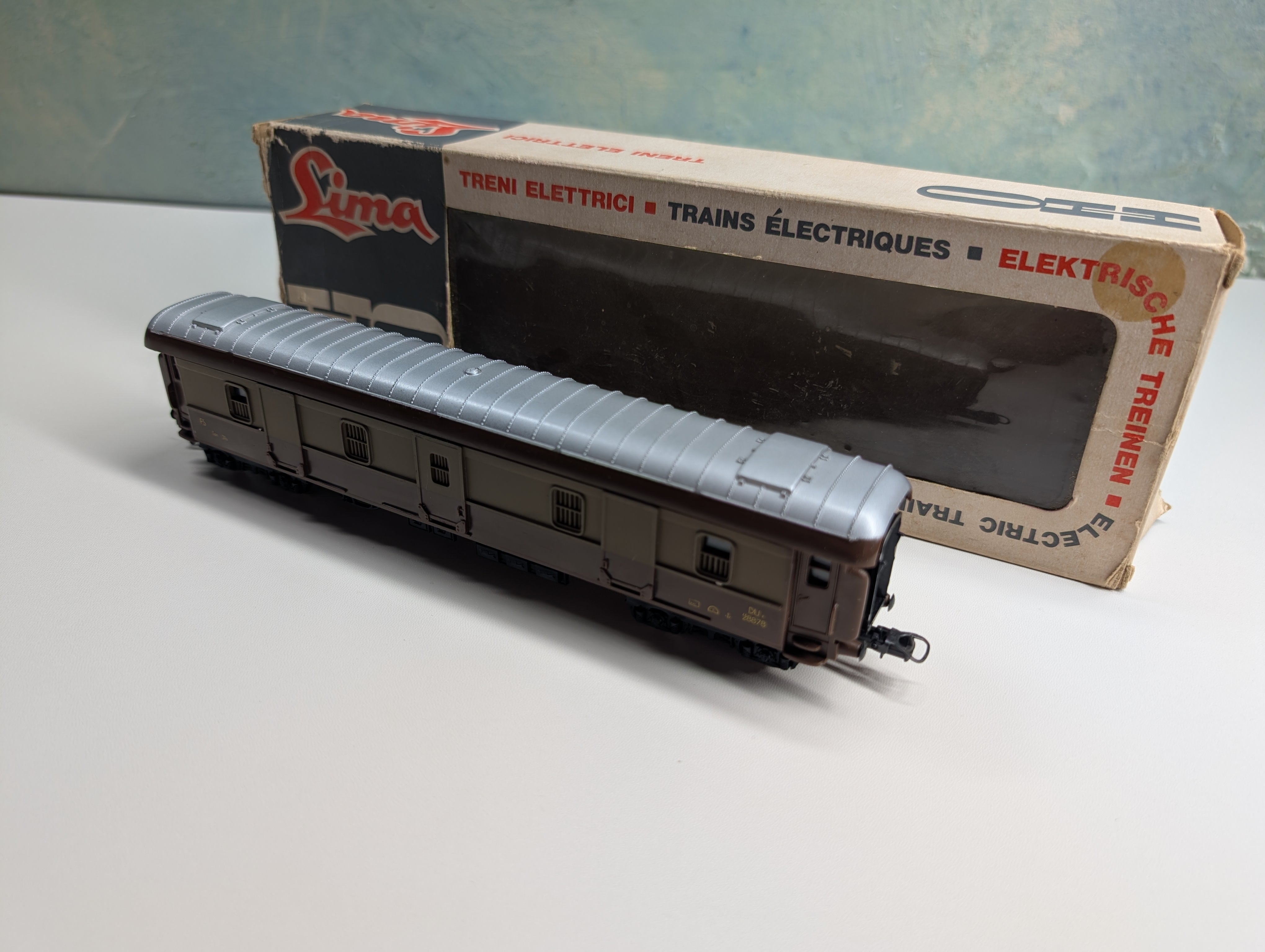 USED Lima HO Scale Postal Wagon, Luggage Carrier, Passenger Car