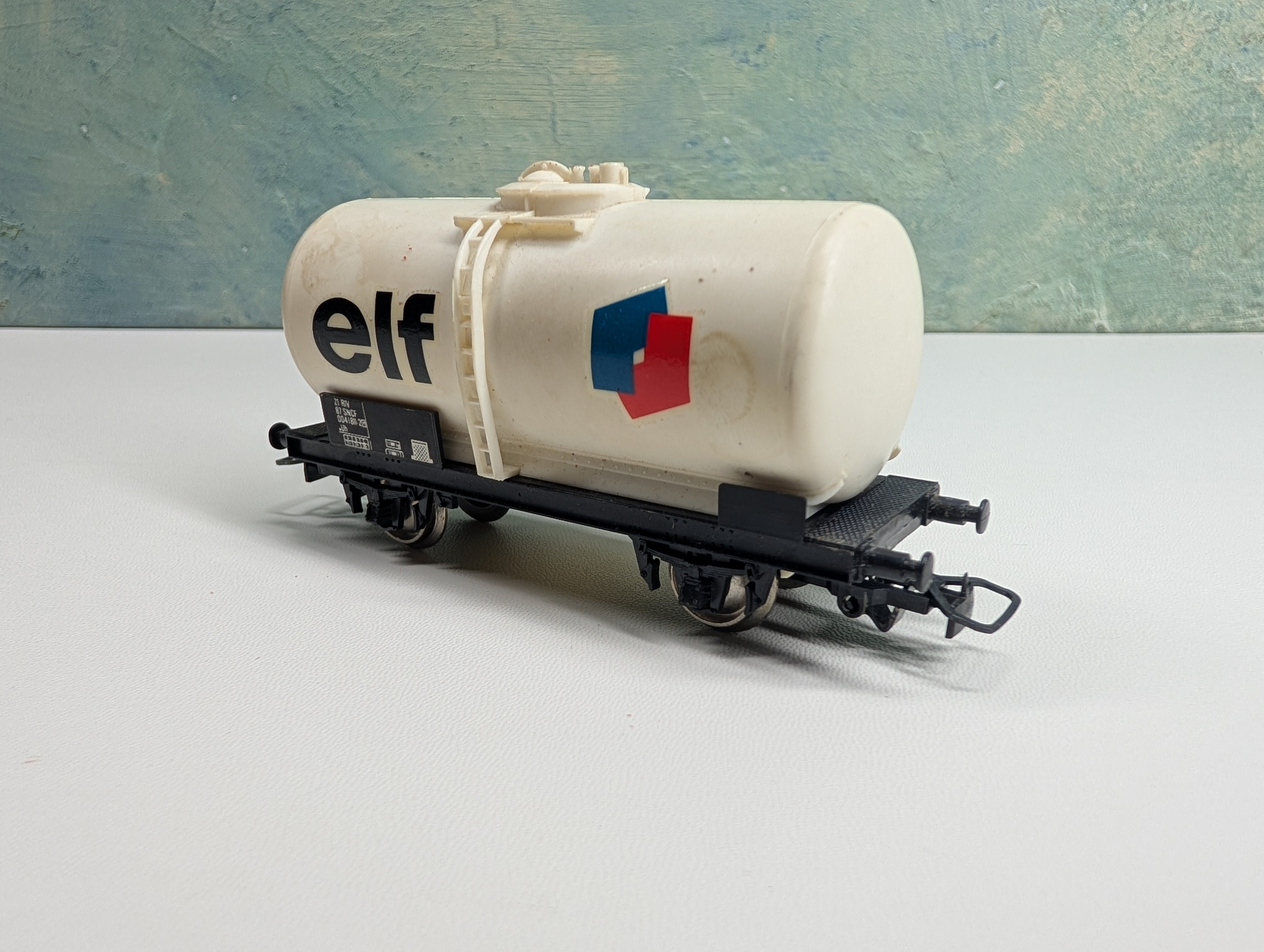USED Jouef HO Scale Elf Beer Can Tank Car, Fuel Wagon