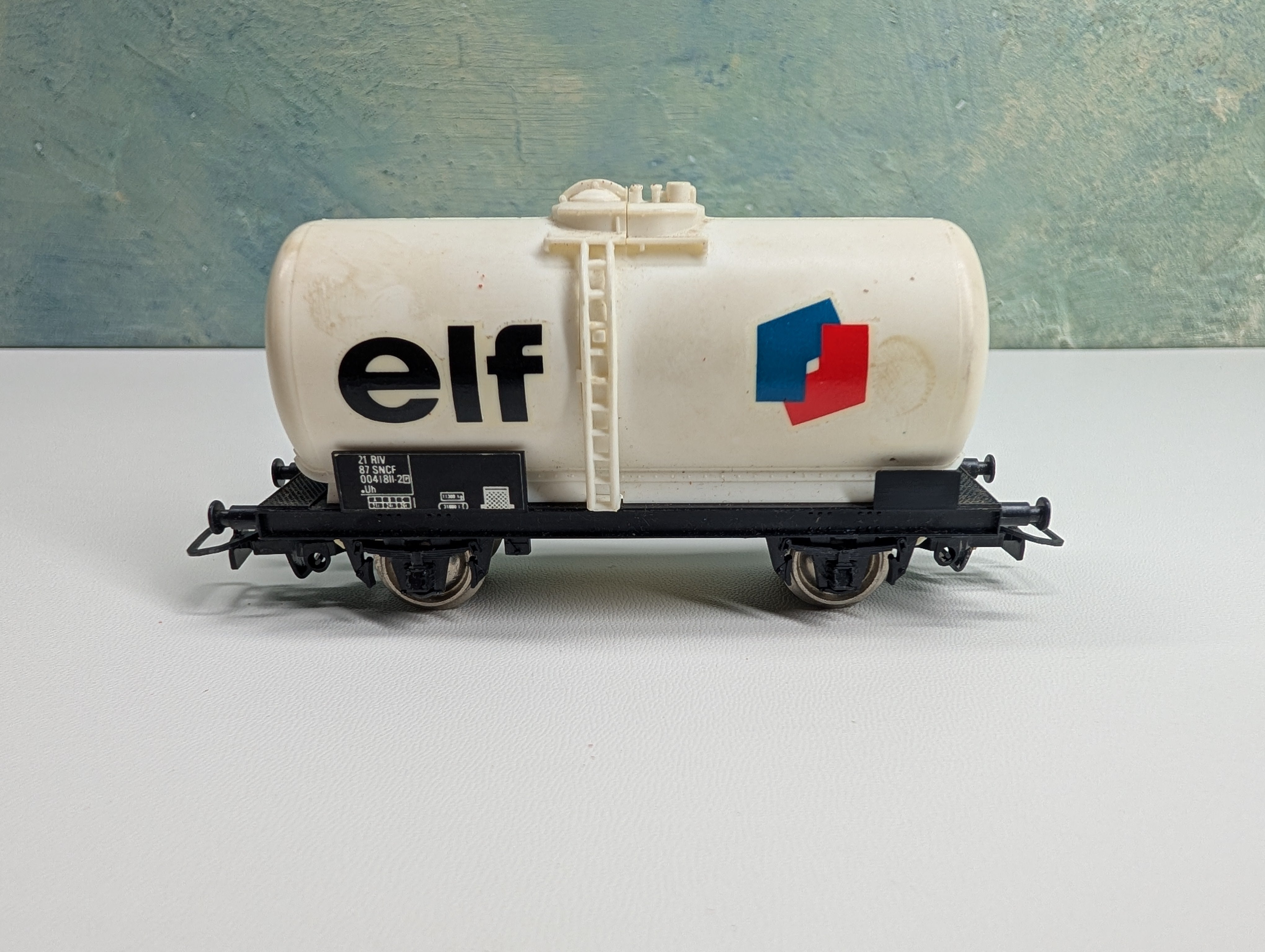 USED Jouef HO Scale Elf Beer Can Tank Car, Fuel Wagon