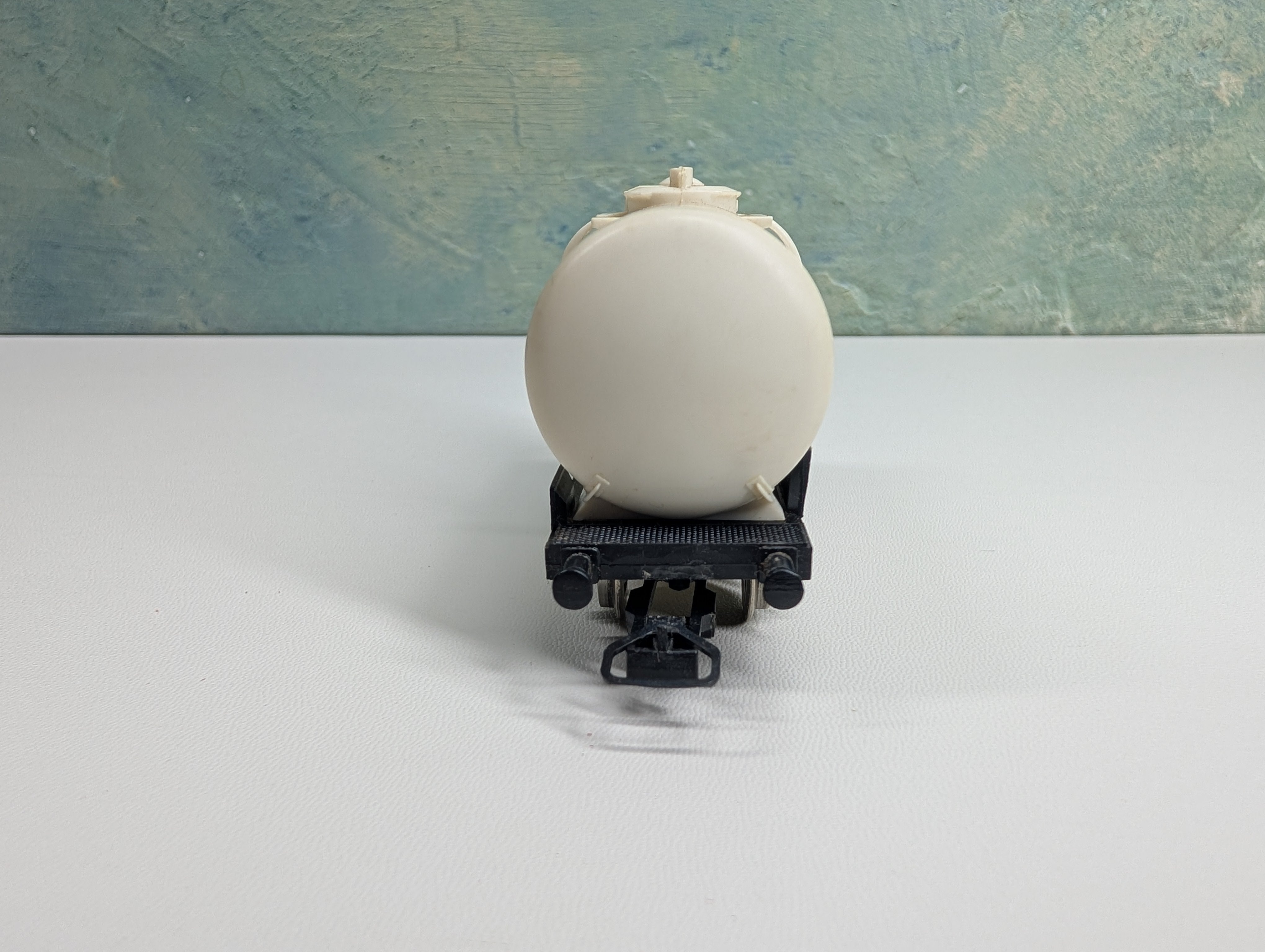 USED Jouef HO Scale Elf Beer Can Tank Car, Fuel Wagon