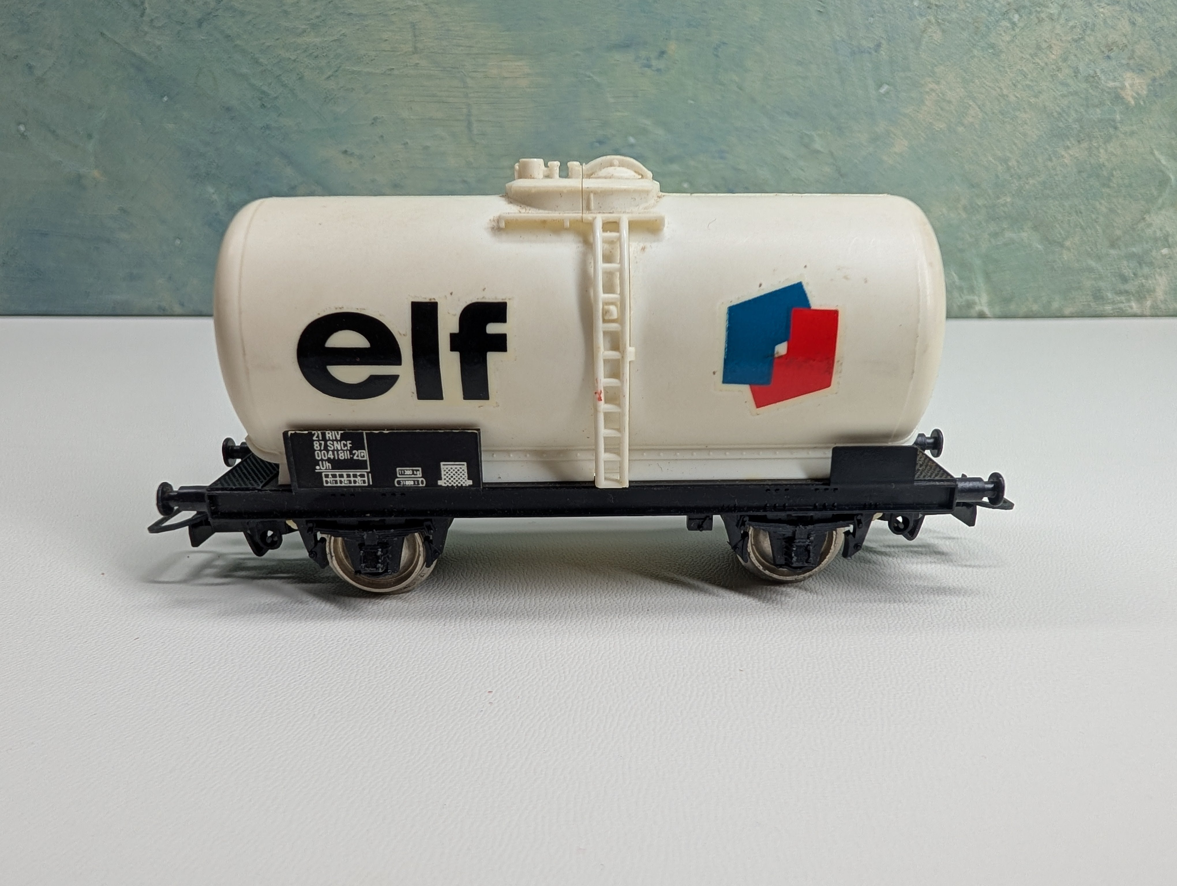 USED Jouef HO Scale Elf Beer Can Tank Car, Fuel Wagon