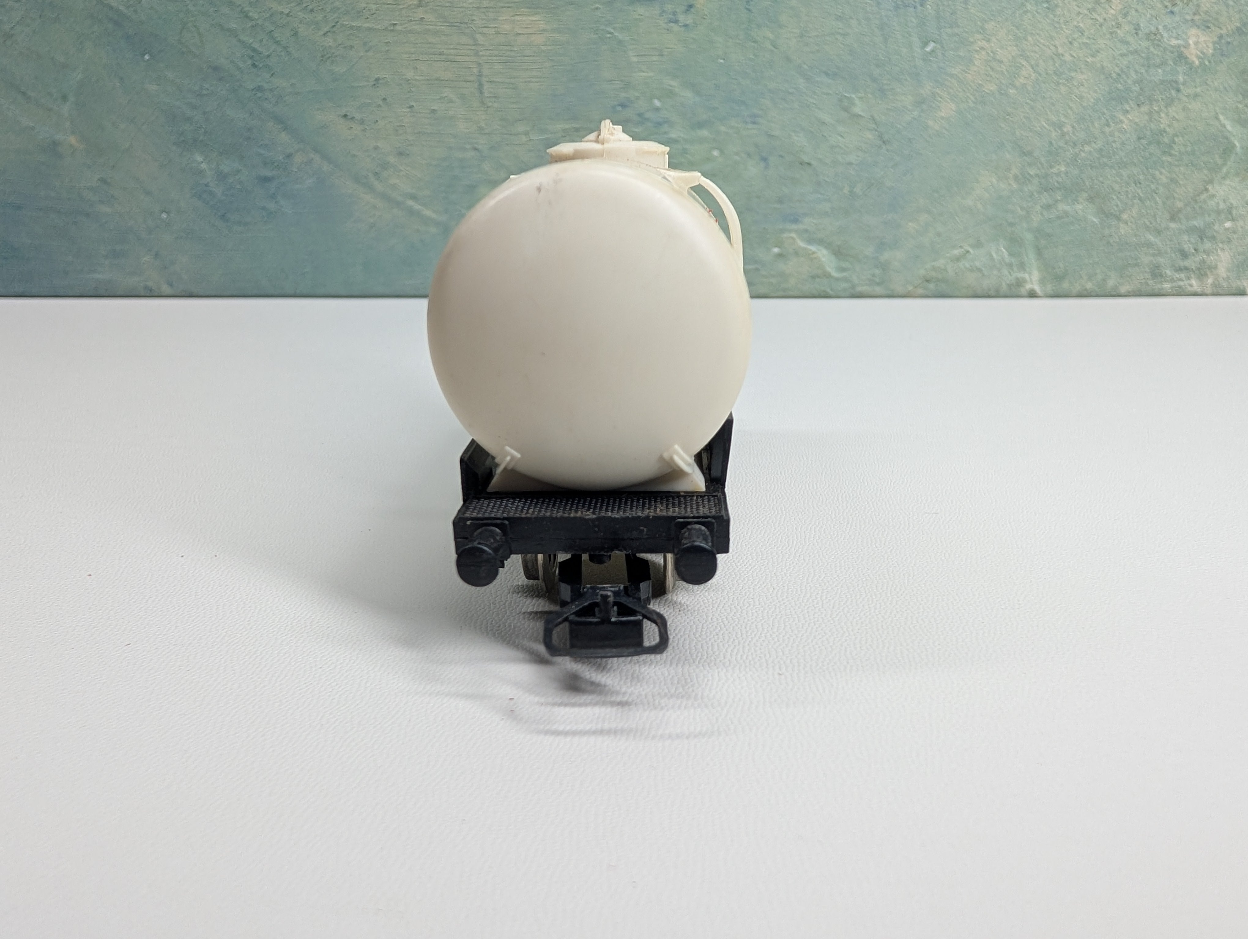 USED Jouef HO Scale Elf Beer Can Tank Car, Fuel Wagon