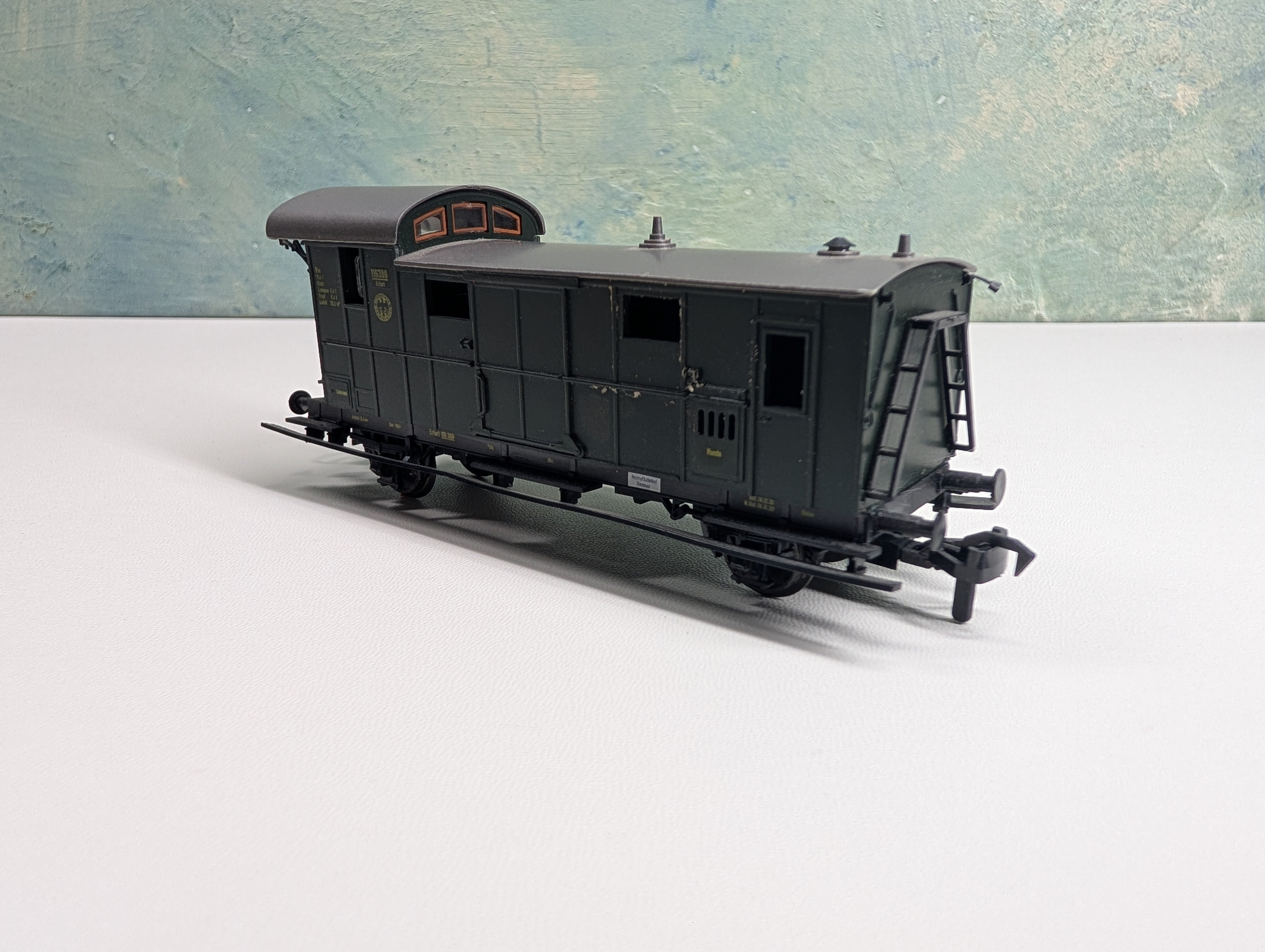 USED Roco HO Scale Baggage Car with Brakeman's Platform (damaged/missing parts)