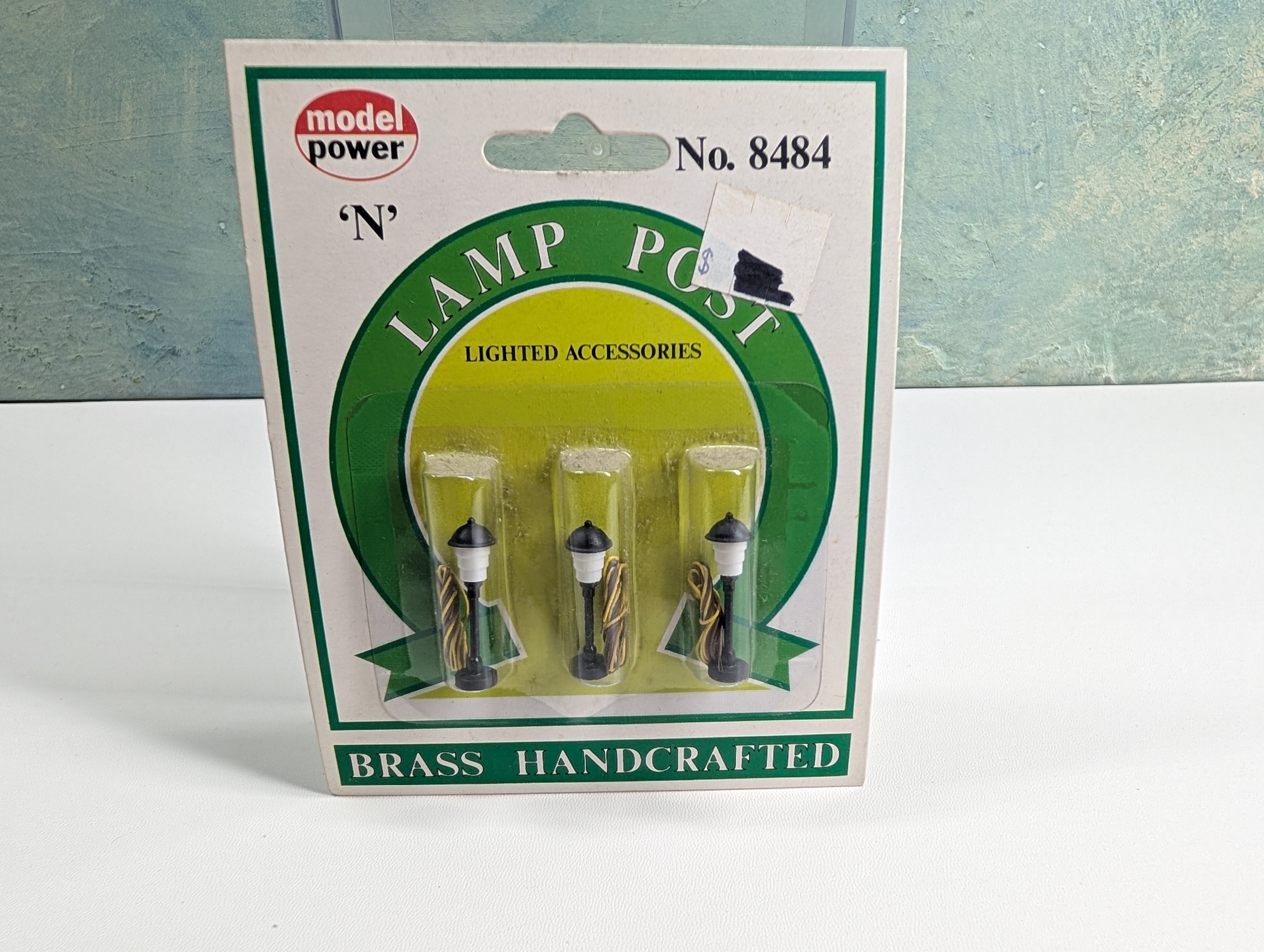 Model Power 8484 N Scale Lamp Post, Brass Details, Wired (3 pcs)